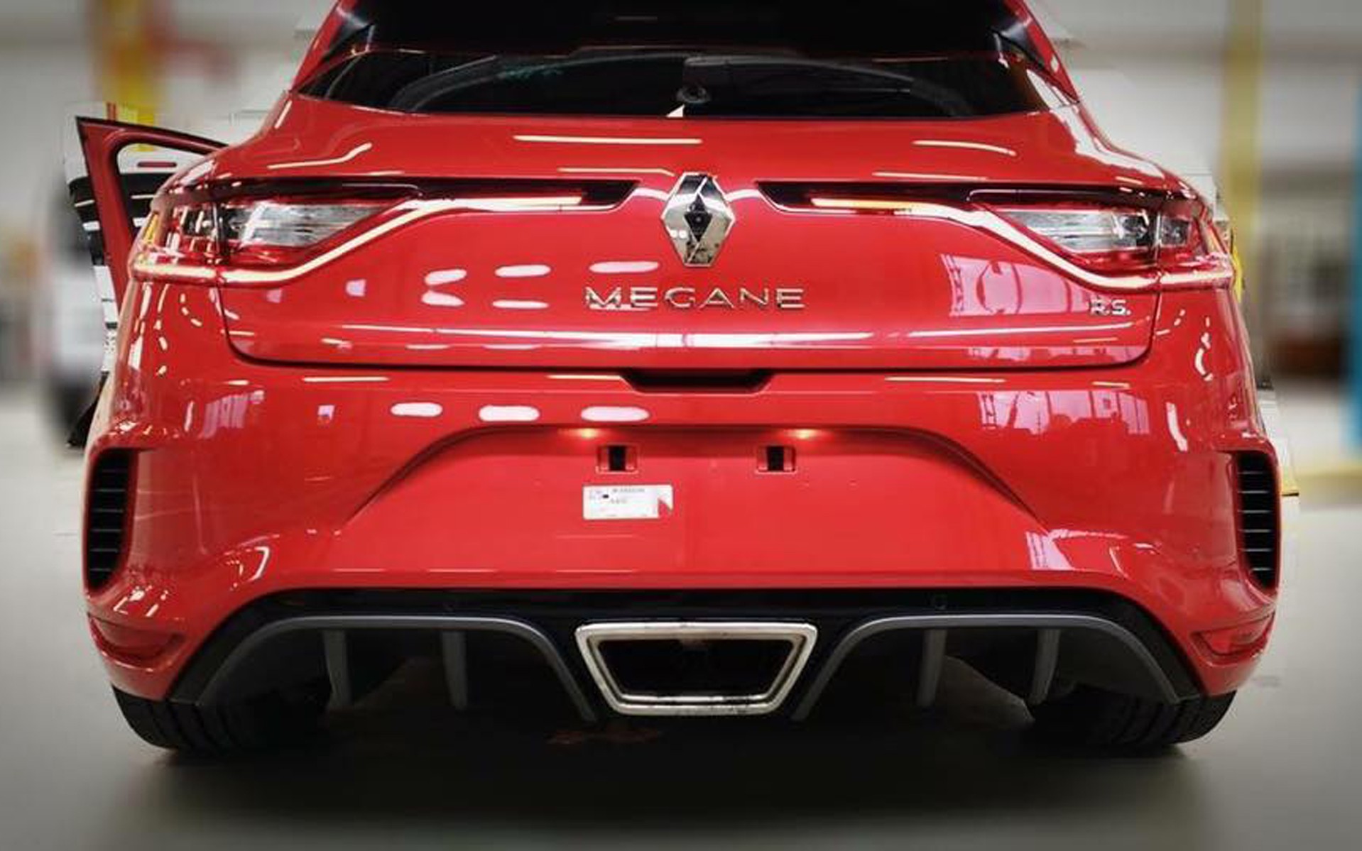 Αποκαλυπτικές φωτογραφίες του νέου Renault Megane RS