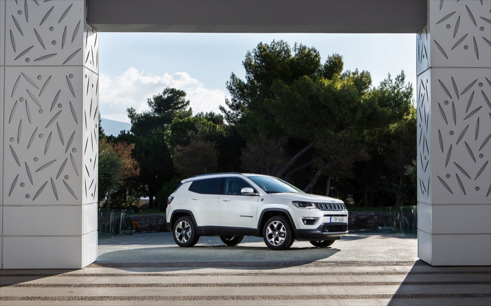 Όλα τα φώτα πάνω στο νέο Jeep Compass