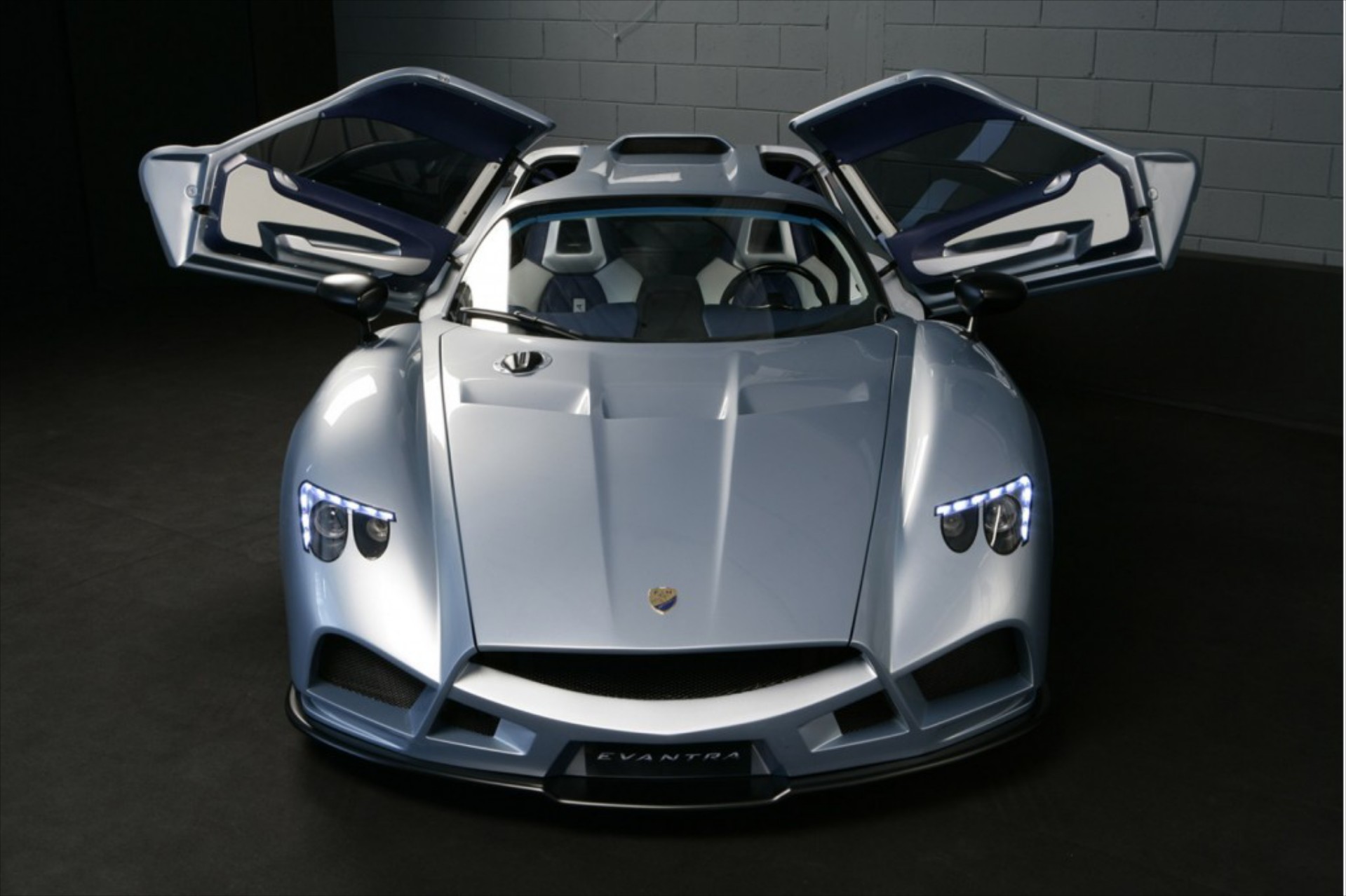 Νέα Mazzanti Evantra V8