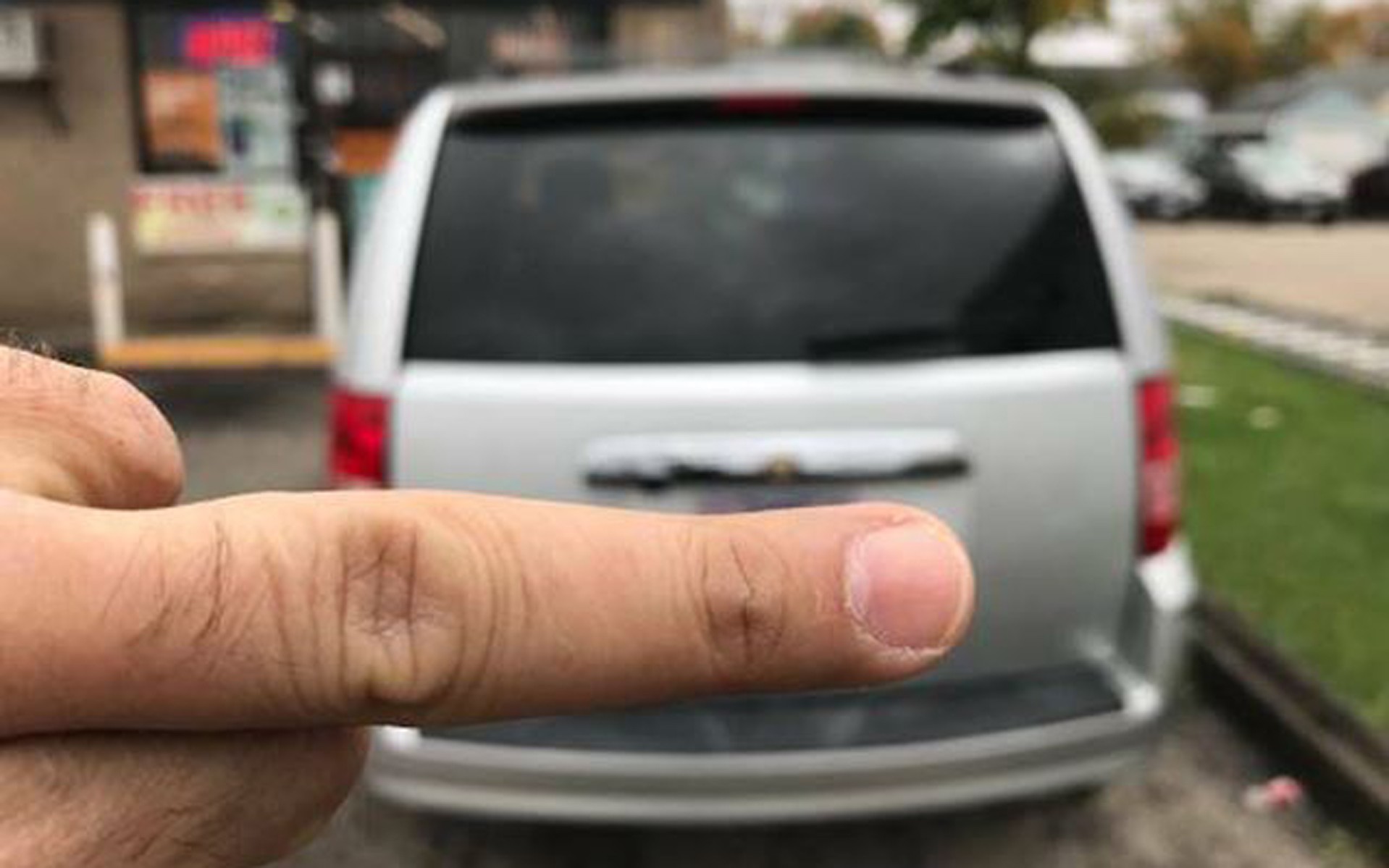 Αυτή είναι η νέα μόδα ανάρτησης αγγελιών αυτοκινήτων;