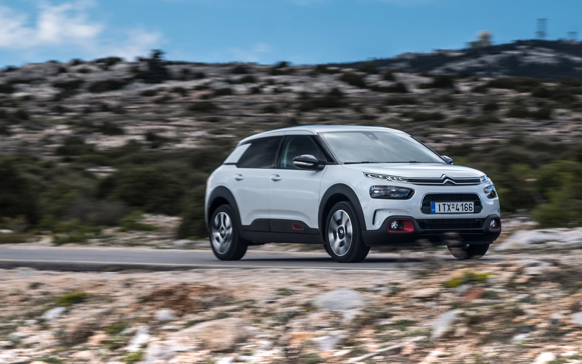 ΟΔΗΓΟΥΜΕ στην Ελλάδα το νέο Citroen C4 Cactus