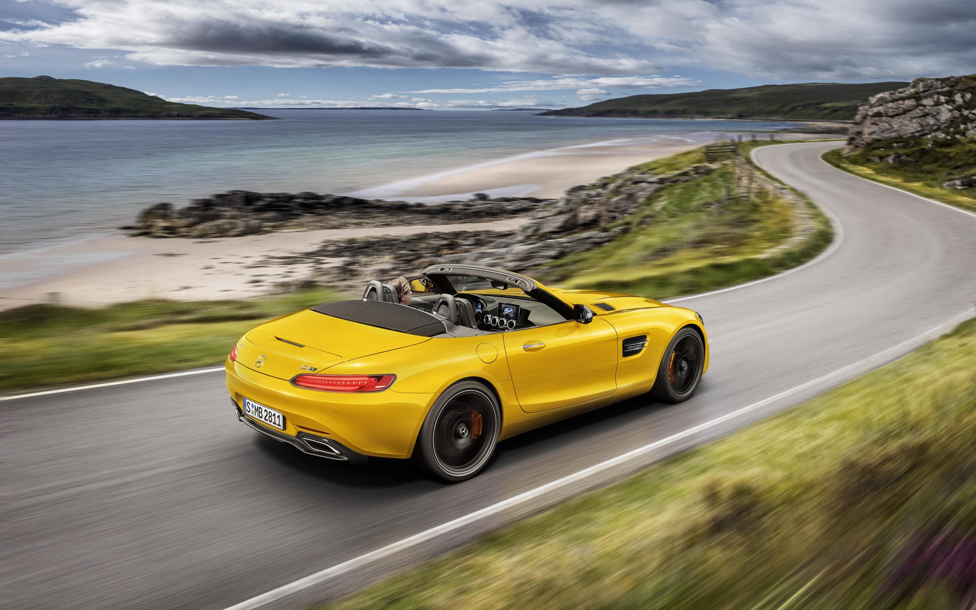 Κούκλα και με 522 ίππους: Η νέα AMG GT S Roadster