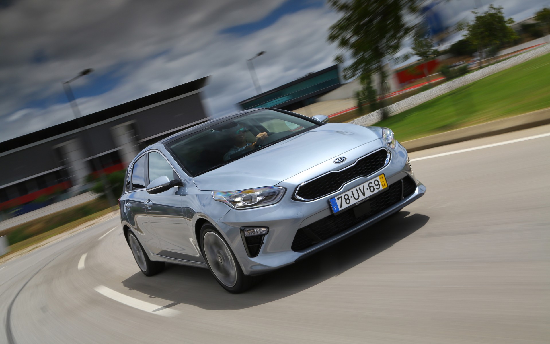 ΟΔΗΓΟΥΜΕ το νέο Kia Ceed