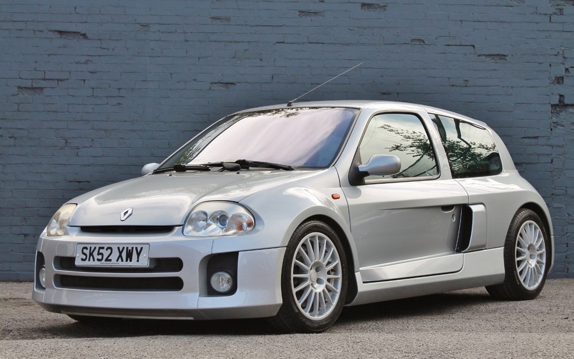 Θυμάστε αυτό το ιδιαίτερο Clio V6;