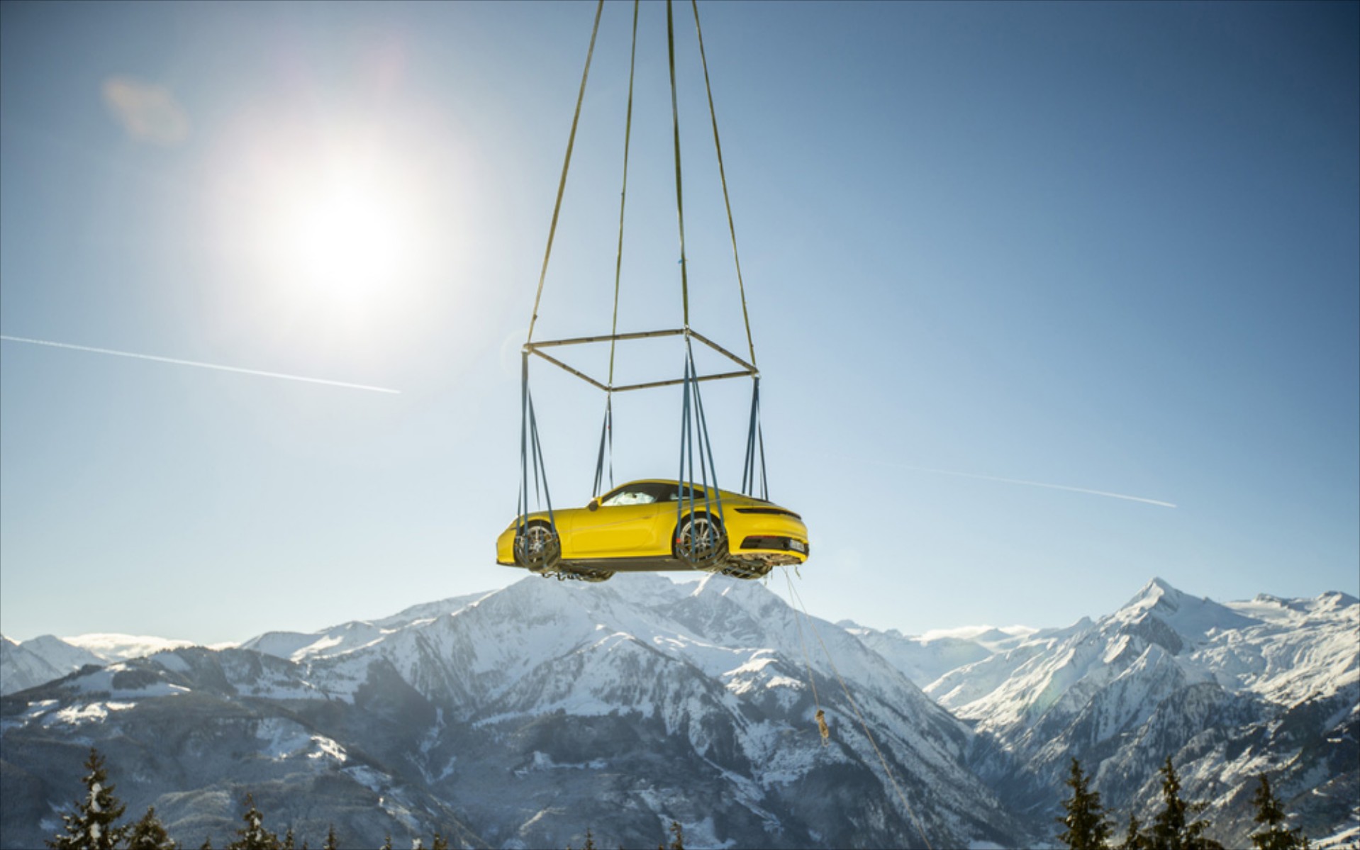  «Πέταξε» πάνω από τα 1.400 μέτρα η νέα Porsche 911