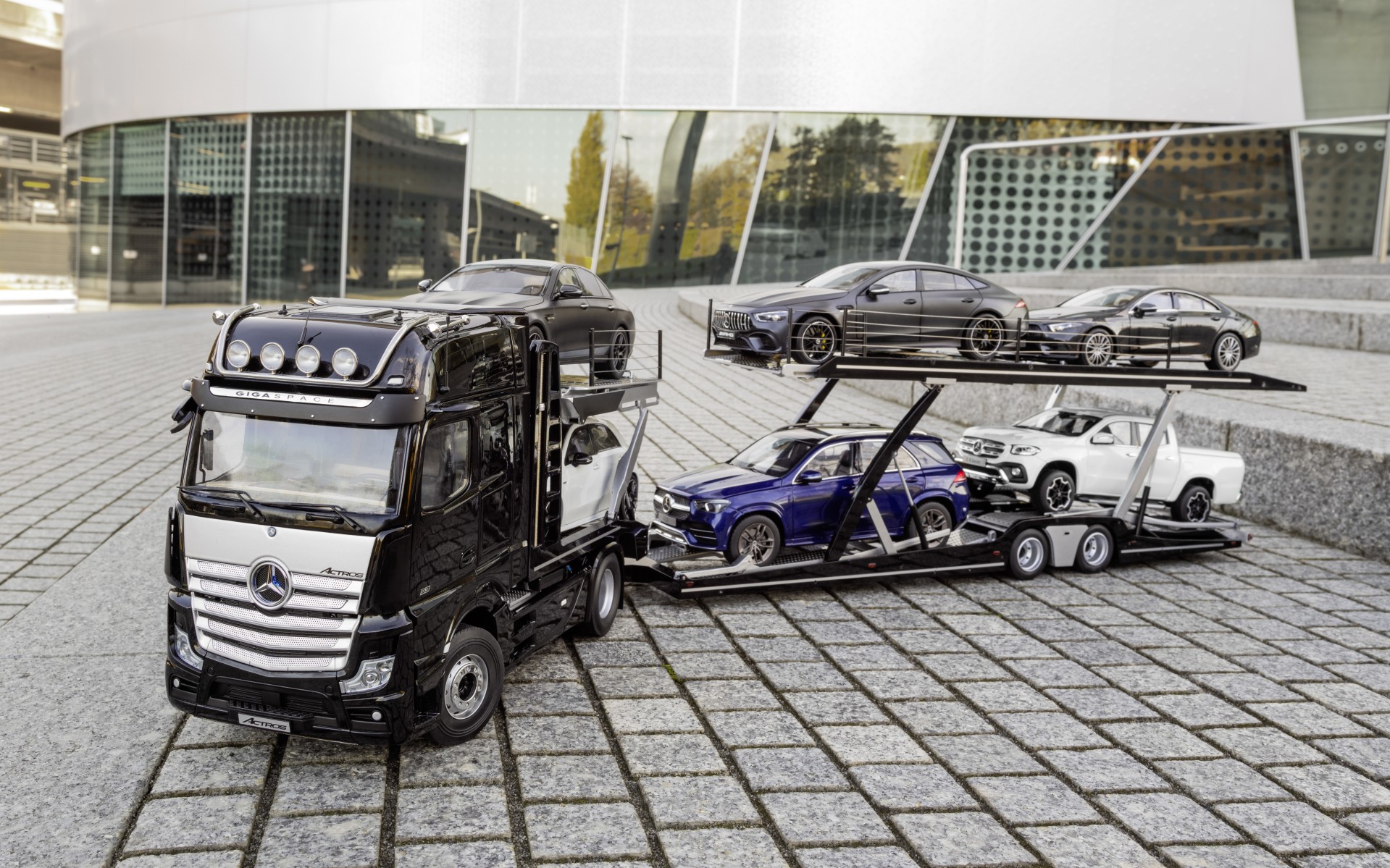 Ο “θηριώδης” τράκτορας Mercedes-Benz Actros έγινε… μινιατούρα