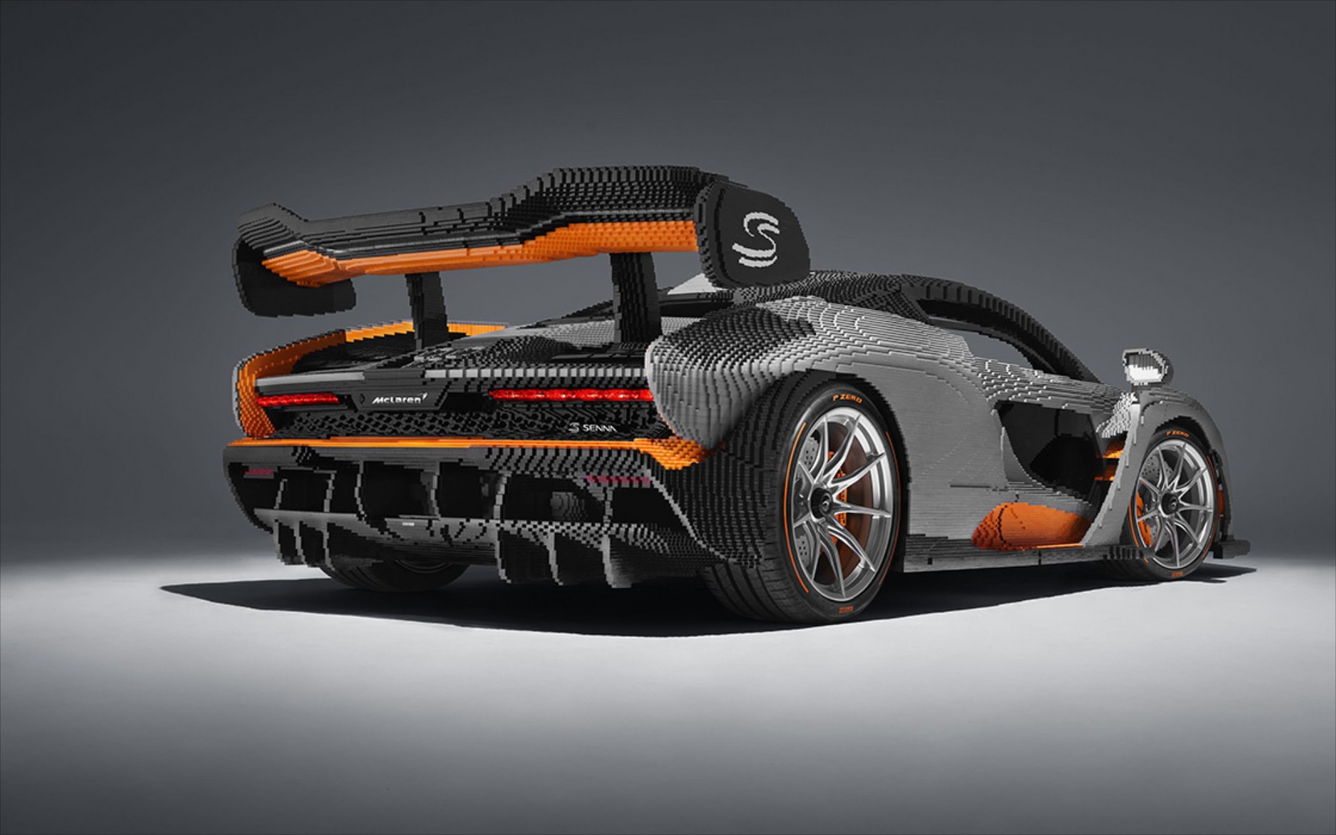 Το ομοίωμα από LEGO της McLaren Senna ζυγίζει 500 κιλά περισσότερο από το κανονικό μοντέλο