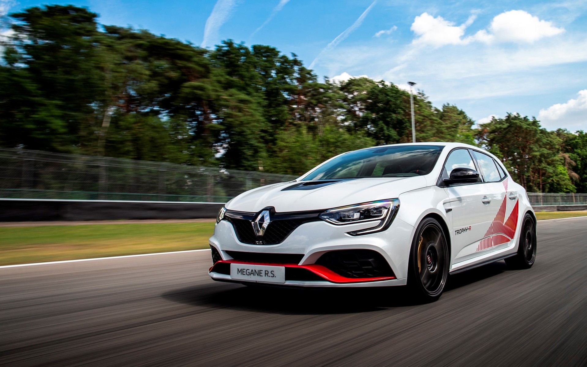 300 ίπποι από 1.8 turbo: Το νέο Megane RS Trophy R