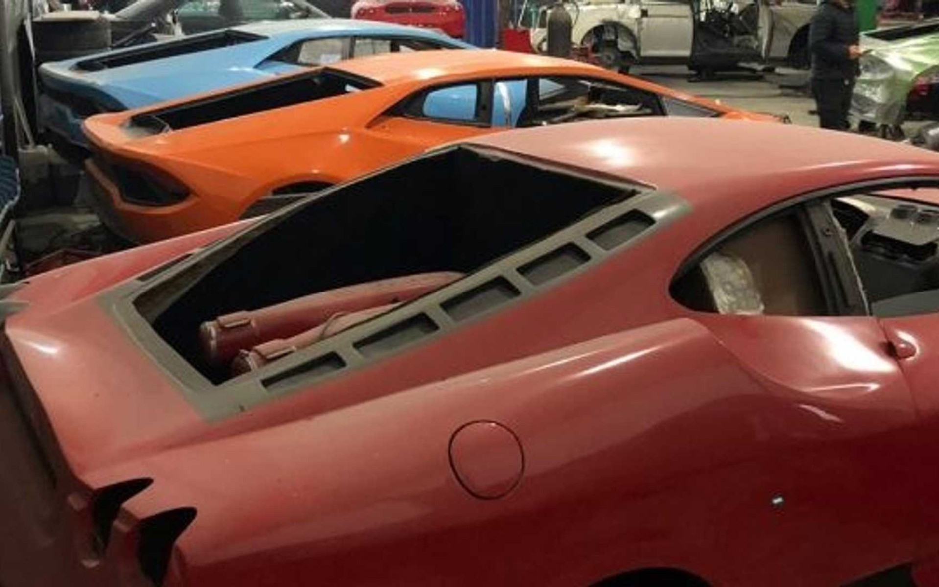 “Λουκέτο” σε εργοστάσιο στη Βραζιλία με μαϊμού Lamborghini και Ferrari