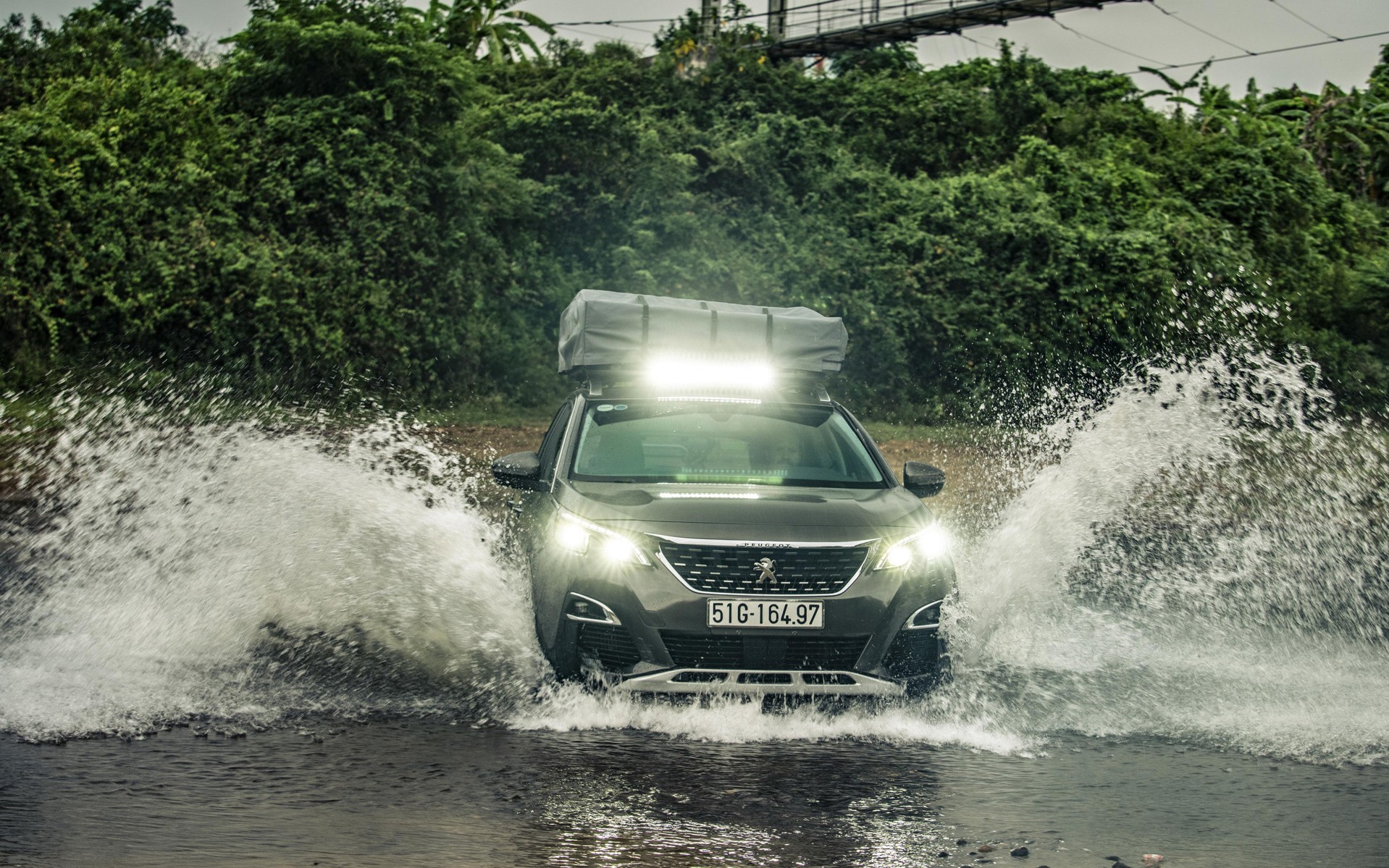 Αυτό το Peugeot 3008 πάει μέχρι το… Βιετνάμ!