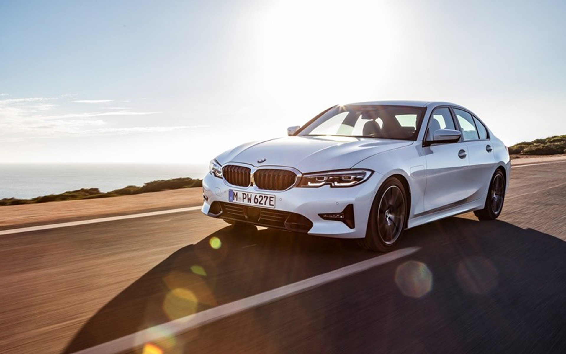 BMW 330e Plug-In Hybrid: Με 292 ps και 66 km ηλεκτρικής αυτονομίας!