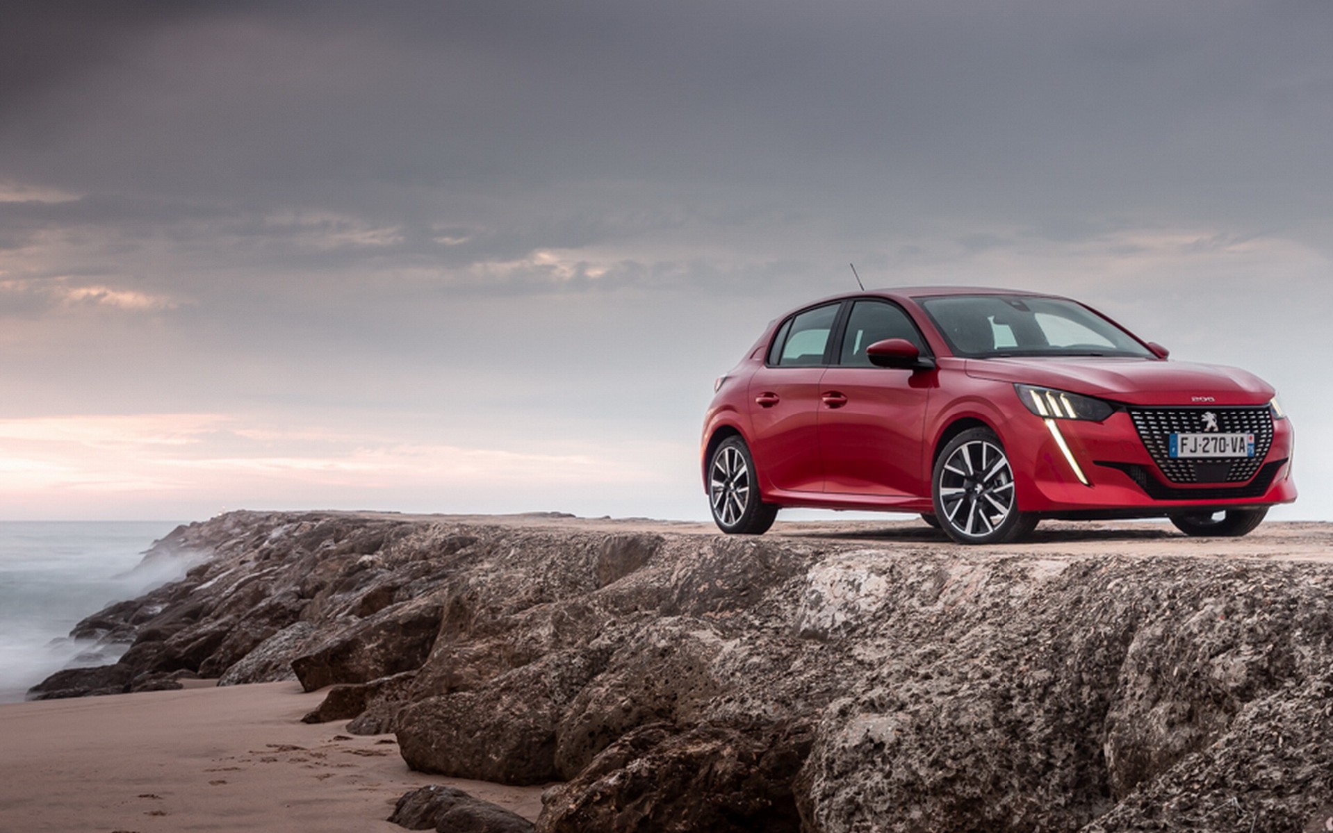 ΟΔΗΓΟΥΜΕ το νέο Peugeot 208