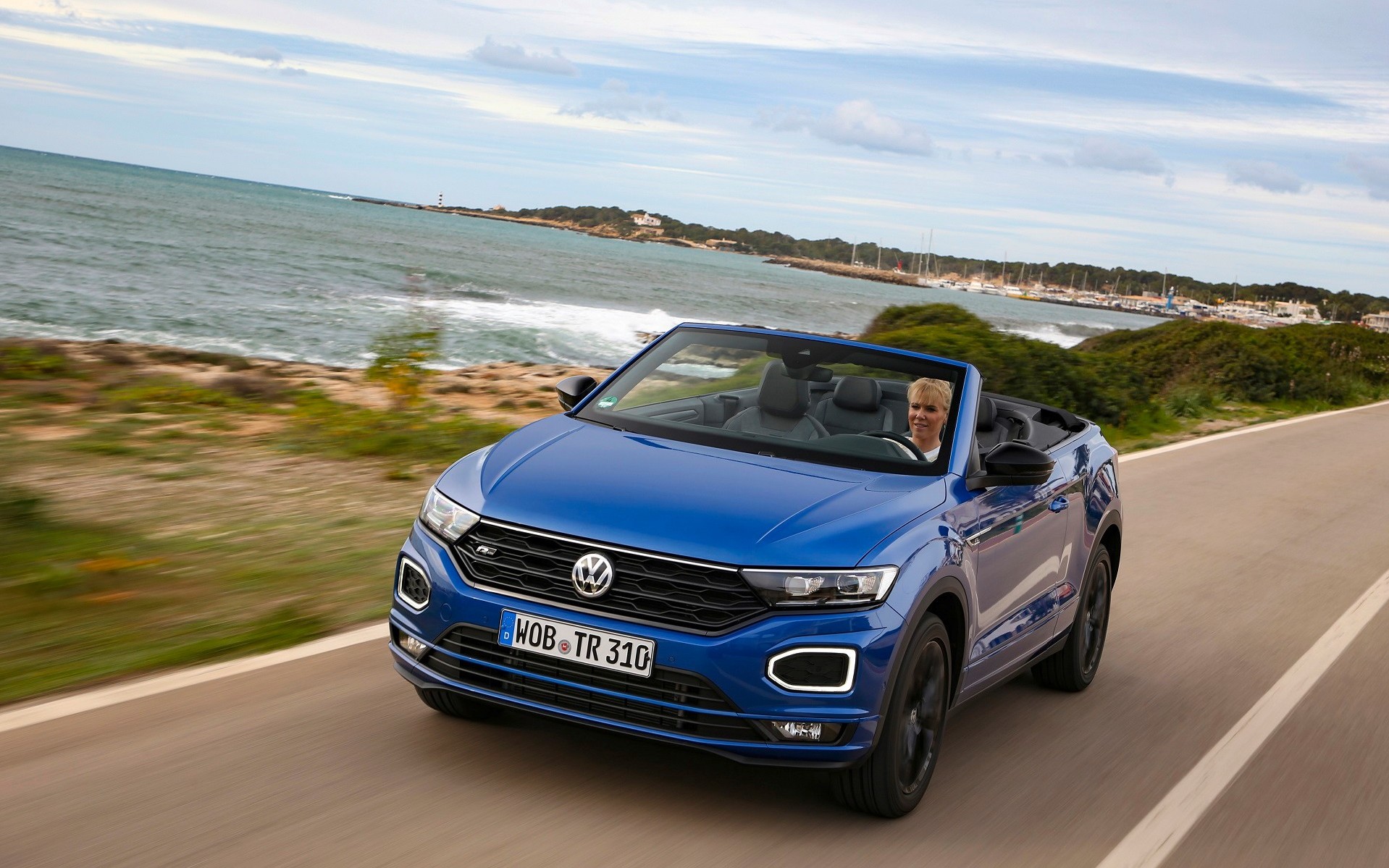 Δες τις εκδόσεις και τους κινητήρες του Volkswagen T-Roc Cabriolet