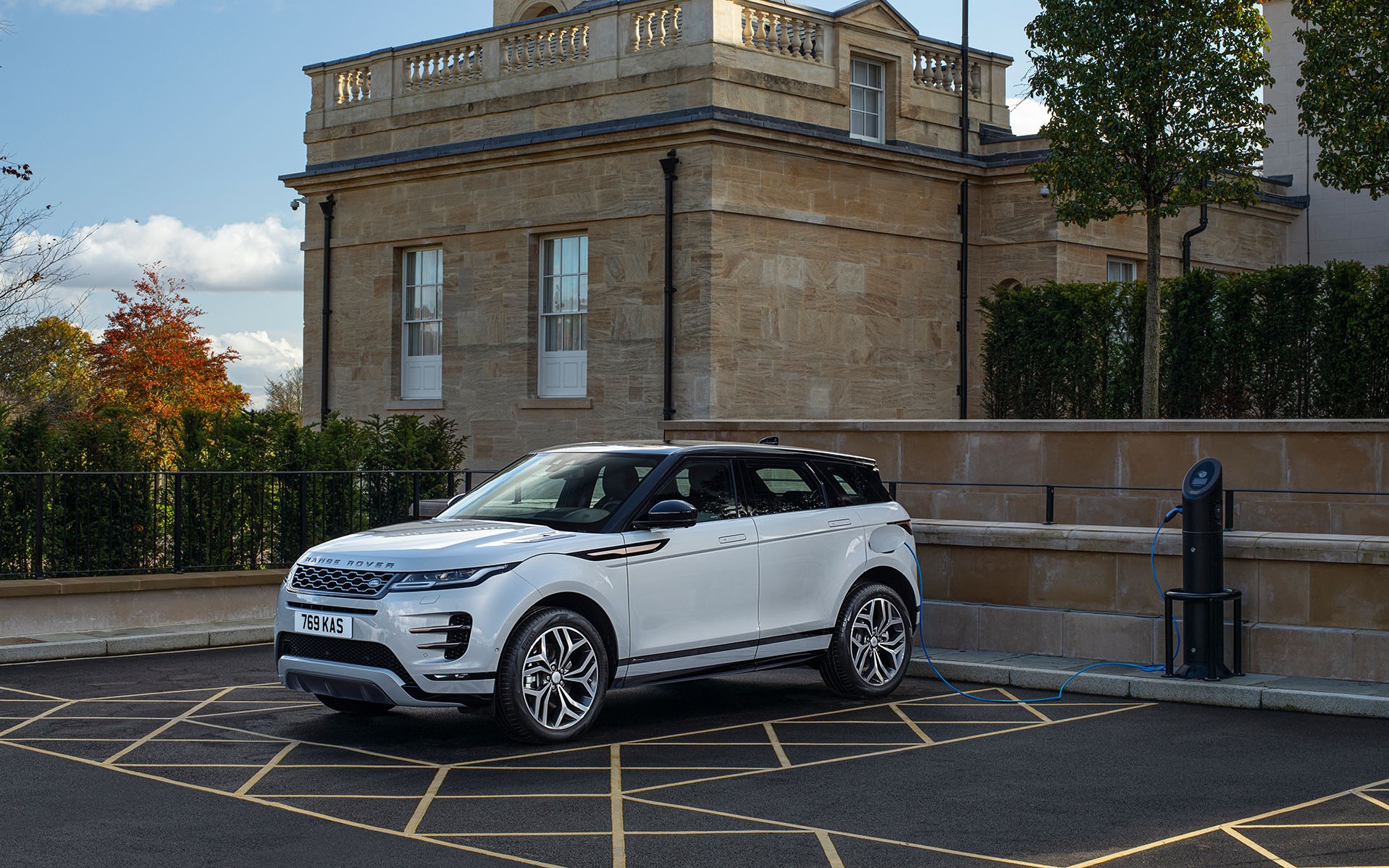 Νέα υβριδικά Range Rover Evoque και Discovery Sport με κινητήρα 1.5 και 309 ίππους