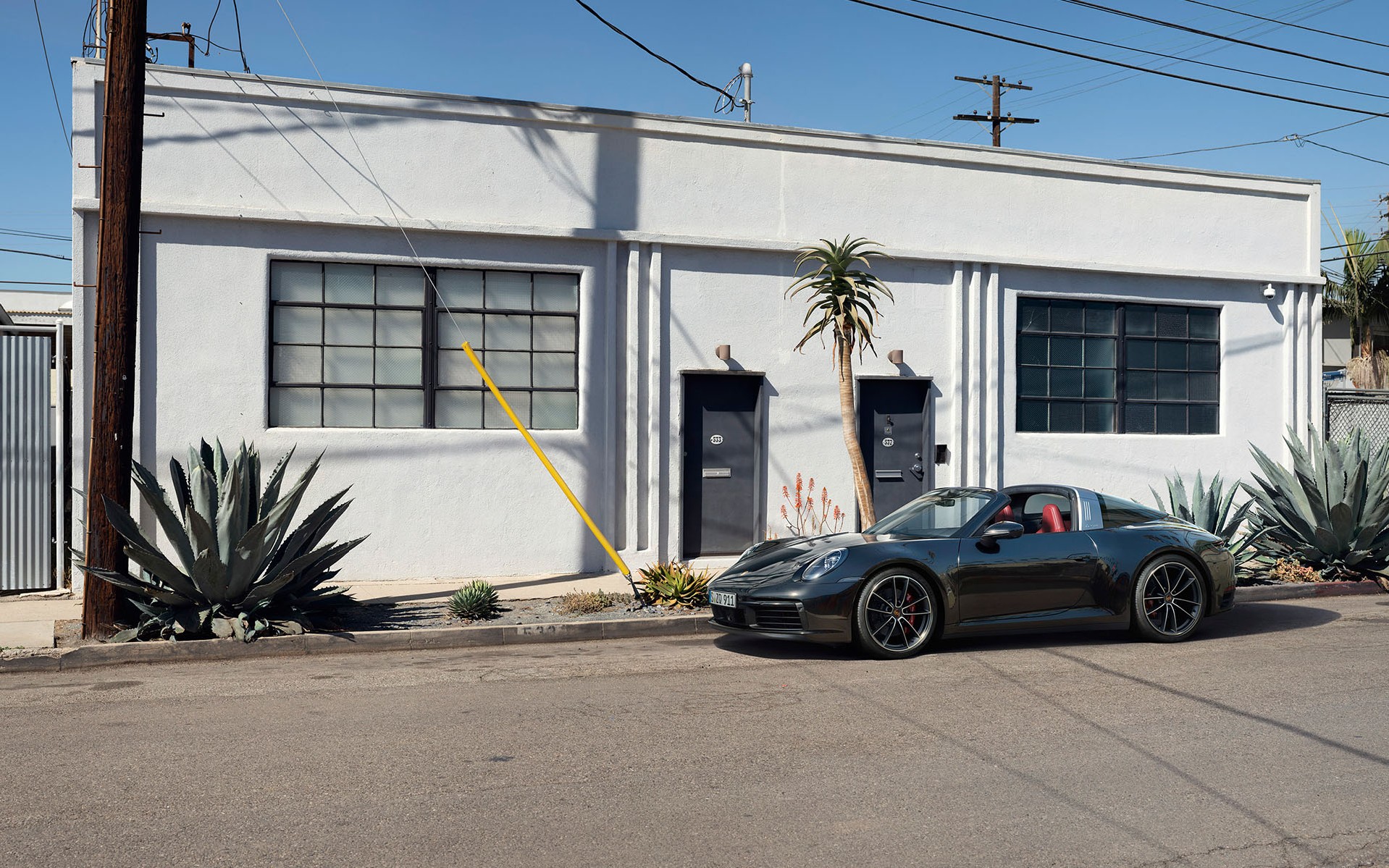 Κυρίες και κύριοι, υποδεχτείτε τη μοναδικότητα της νέας Porsche 911 Targa [video]