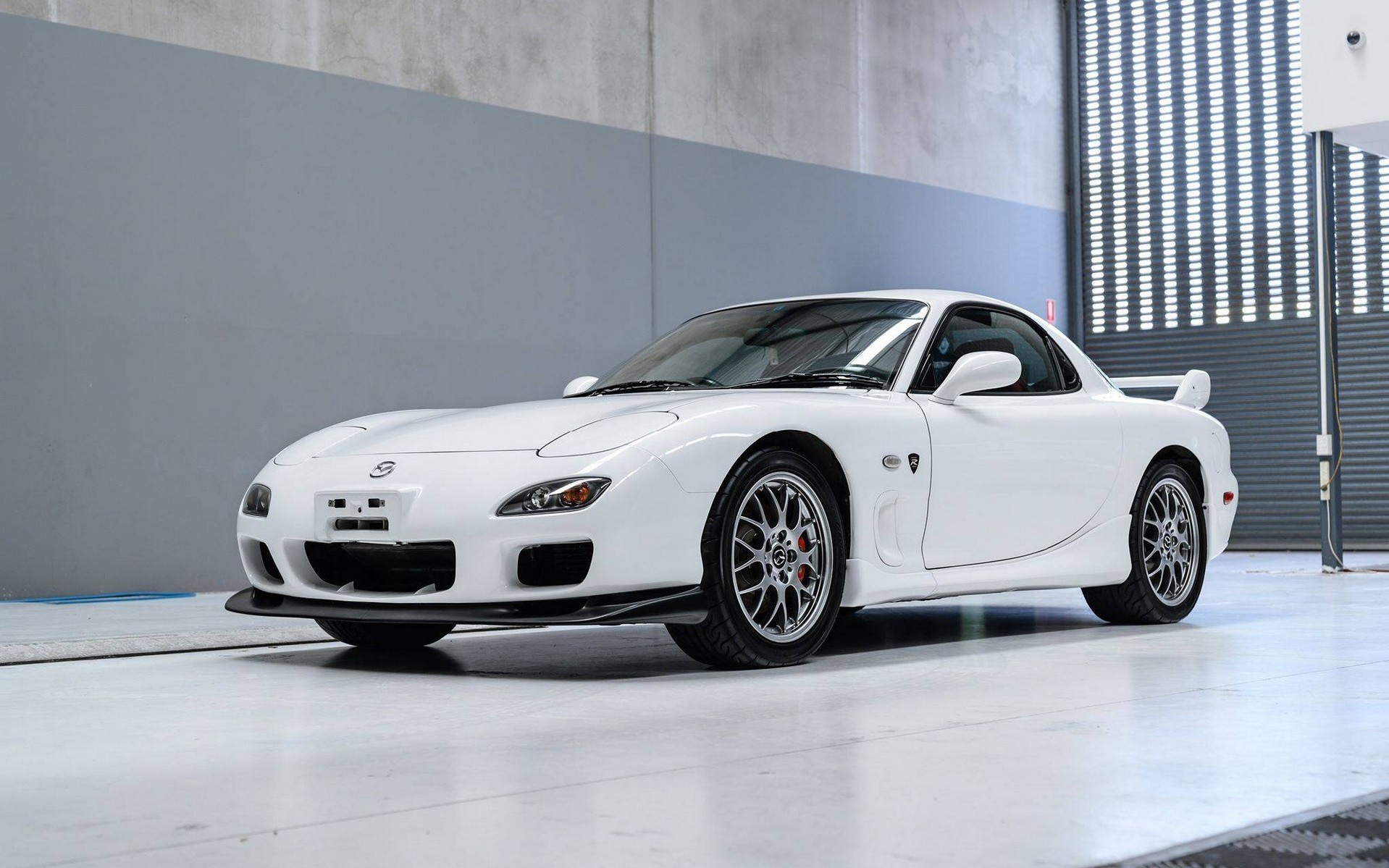 Αυτό το ονειρικό Mazda RX7 ποιος θα το πάρει;