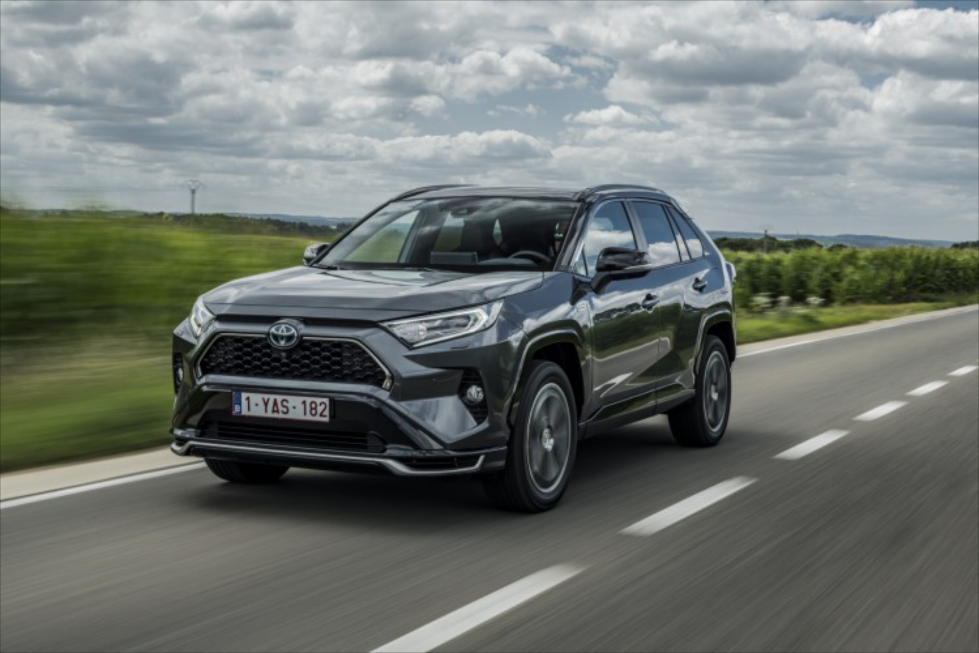 Αυτό είναι το νέο Toyota RAV4 Plug-in Hybrid, με 306 ίππους