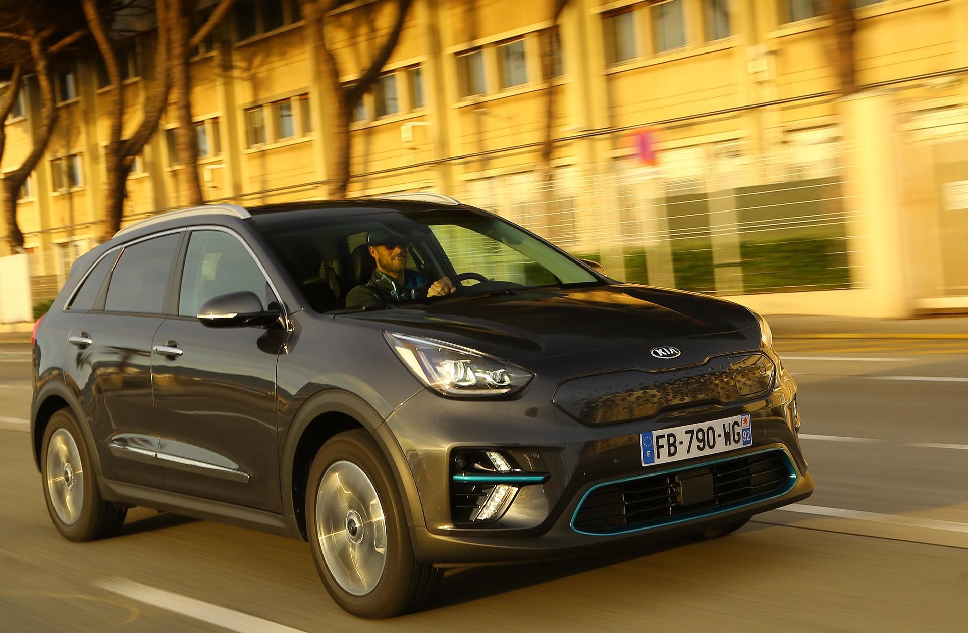 <br />
<b>Notice</b>:  Undefined property: stdClass::$title in <b>/home/www3gocar/public_html/templates/t2024/ice_c/9a1326b63621589c2d0ae49576f7df8a09573c42_0.file.box.featured.tpl.php</b> on line <b>89</b><br />
