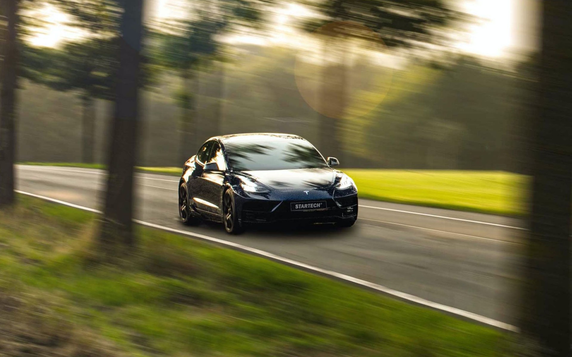 Με σπορ πινελιές το Tesla Model 3