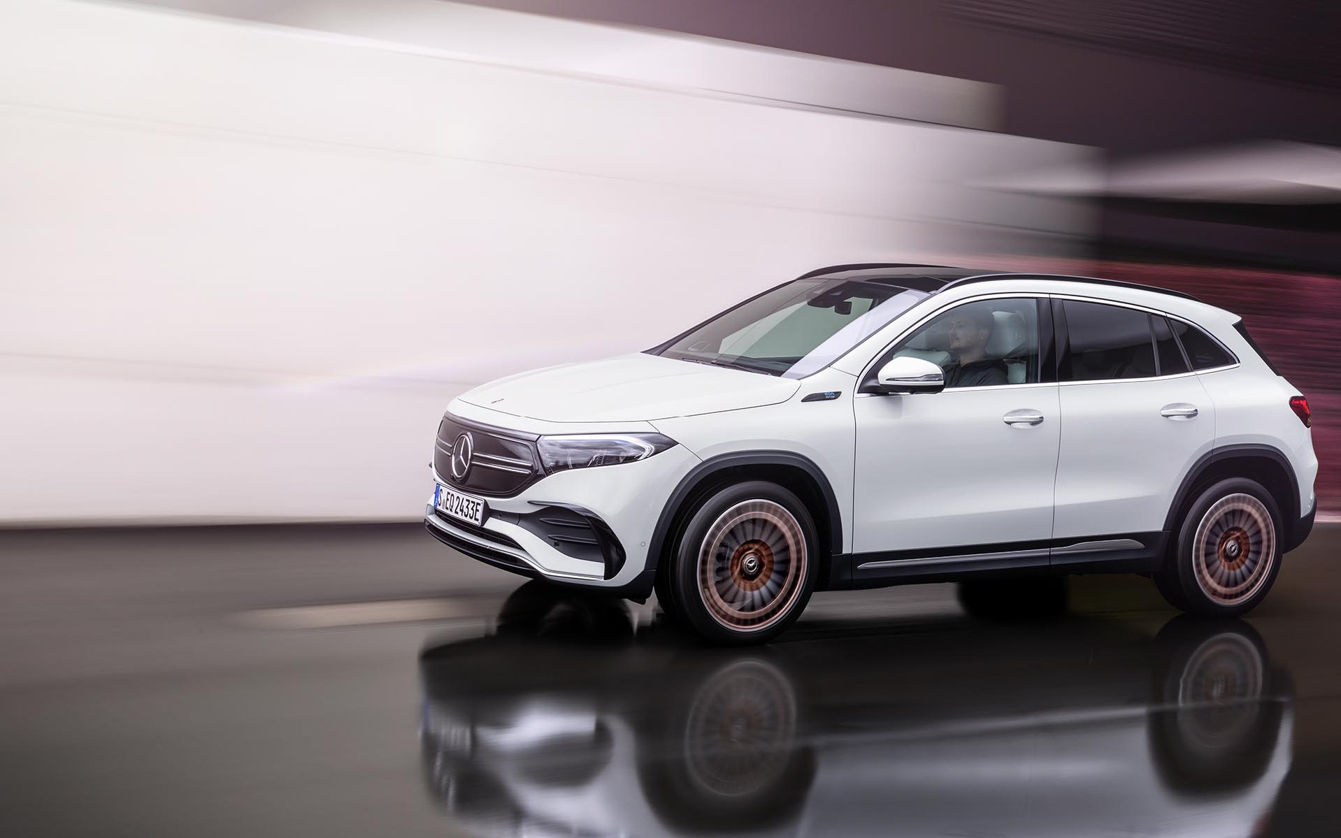 Την άνοιξη στην Ελλάδα η Mercedes EQA: Ηλεκτρικό crossover με αυτονομία 420 km (video)