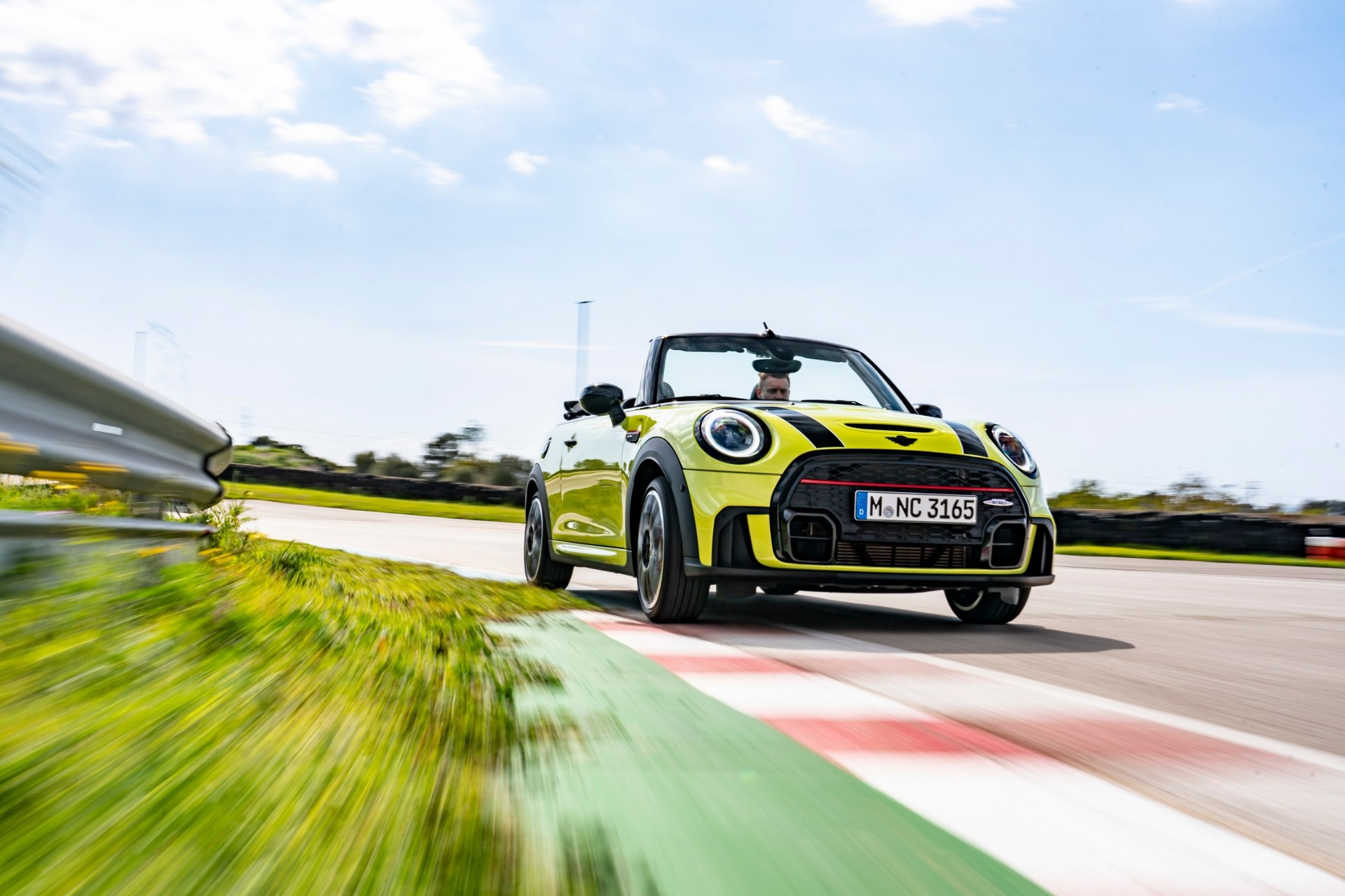 Ανανεωμένο MINI John Cooper Works: Μετά το hatchback σειρά έχει και η έκδοση Convertible
