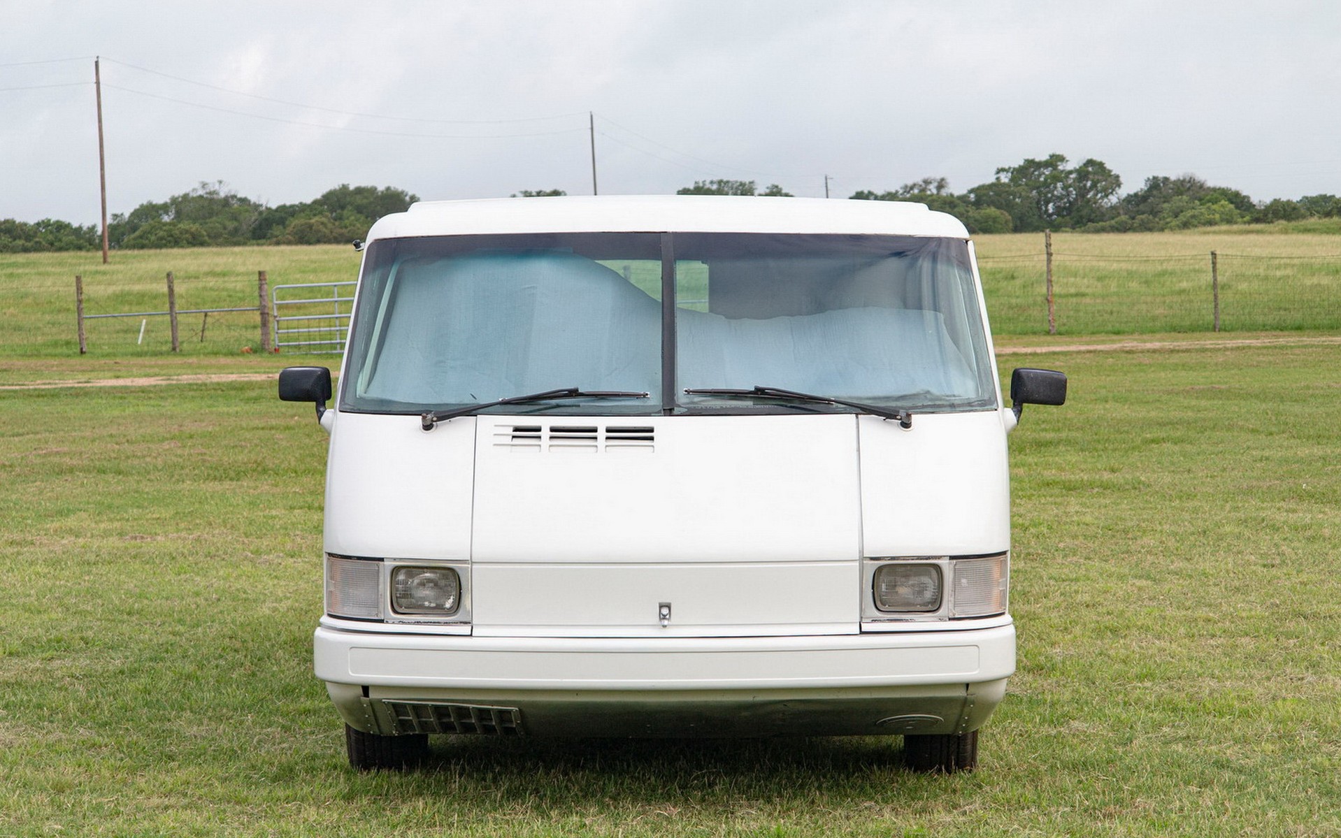 Vixen 21 TD: Τροχόσπιτο με 6κύλινδρο μοτέρ BMW και τελική ταχύτητα 160Km/h!