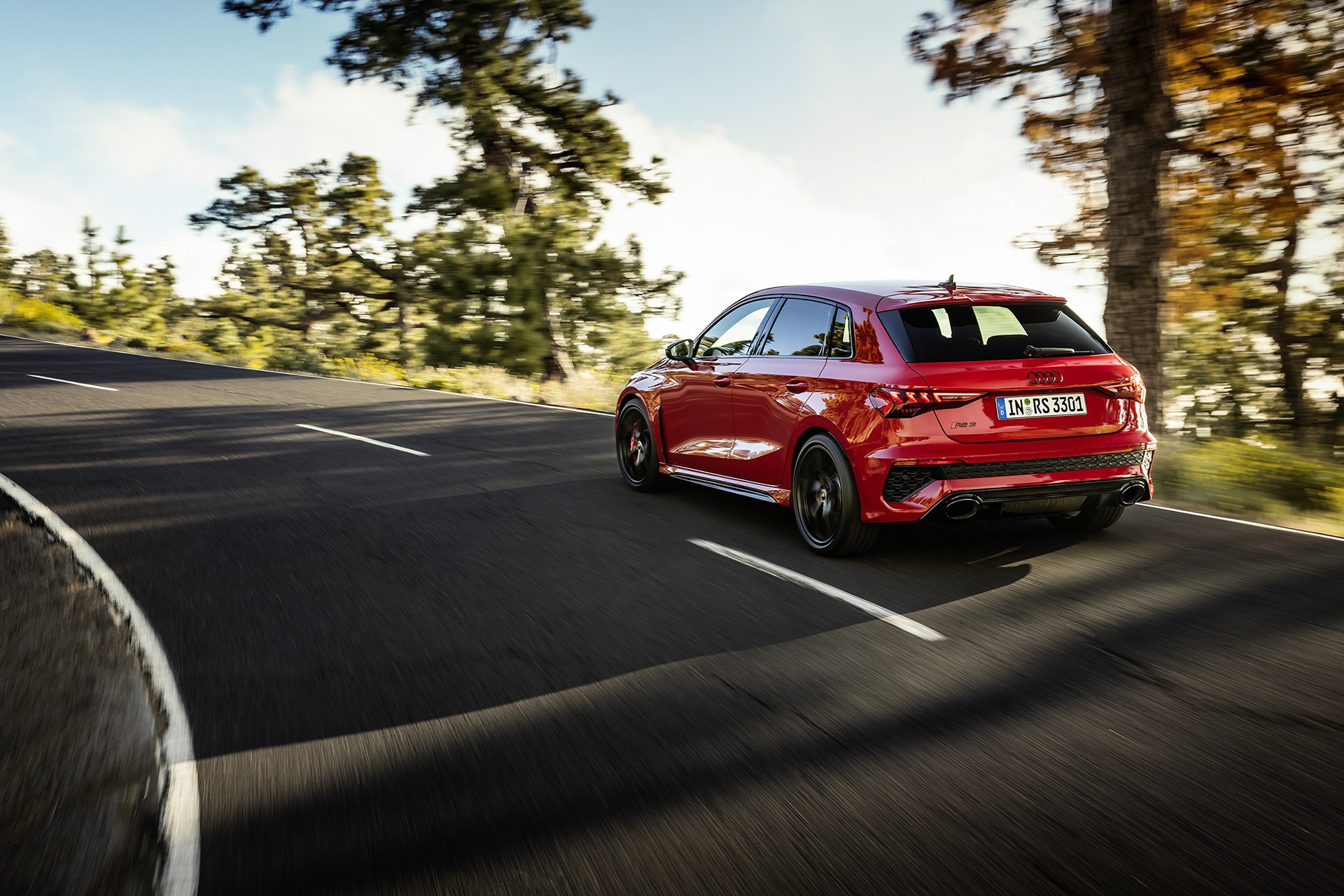 Το νέο Audi RS 3 των 400 ίππων και 500 Nm ροπής είναι εδώ για να προσφέρει απόλαυση στο δρόμο και την πίστα