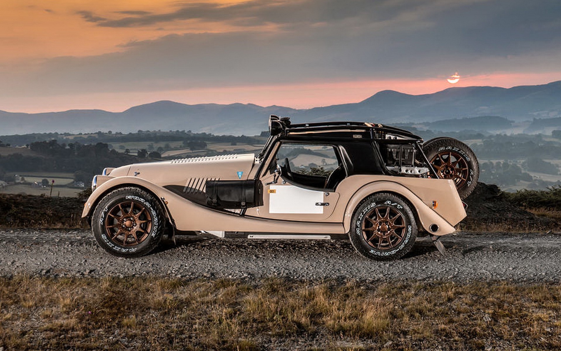 Η Morgan παρουσιάζει το CT-X, ένα απόλυτο off-road όχημα, που θα κοστίζει πάνω από 200.000 ευρώ [Video]