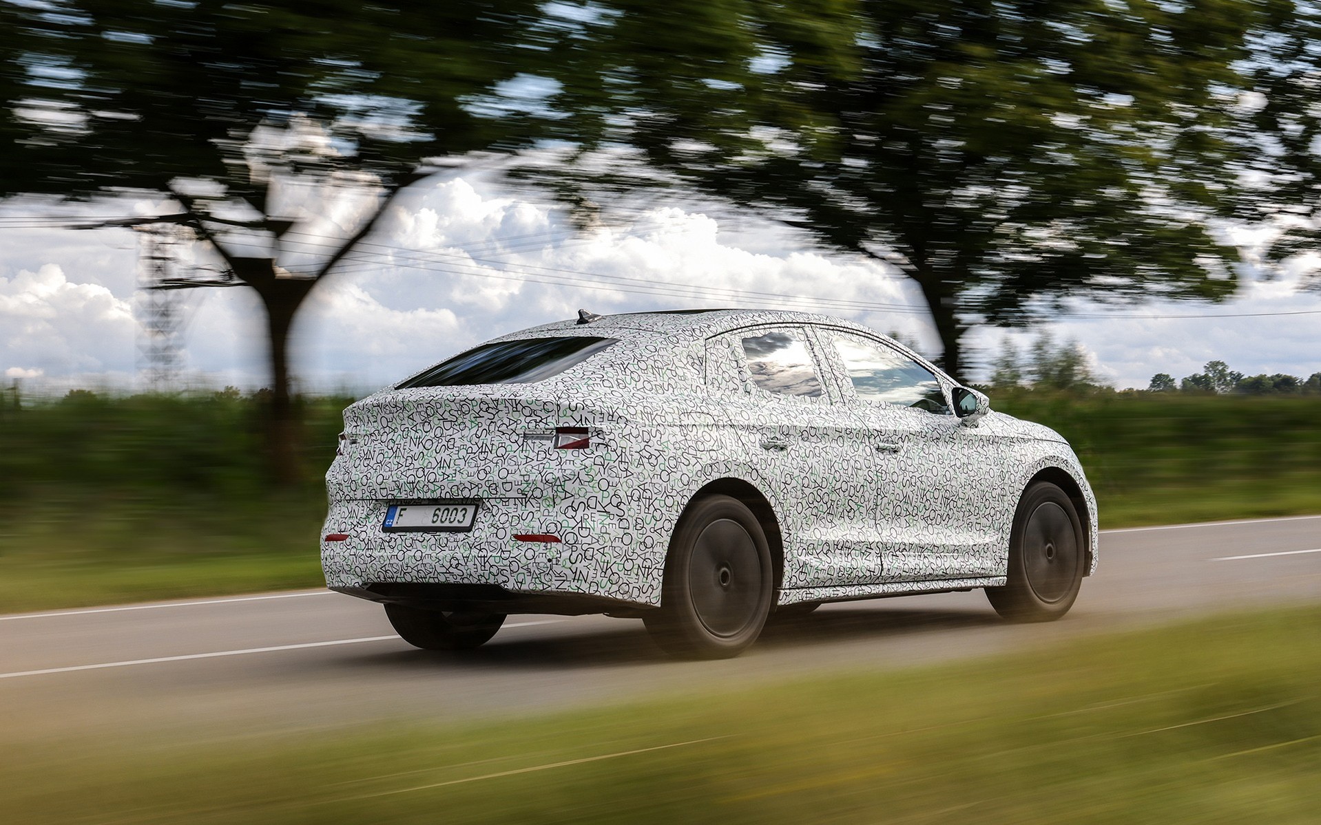 Καμουφλαρισμένη αποκάλυψη για την κουπέ εκδοχή του Skoda Enyaq iV