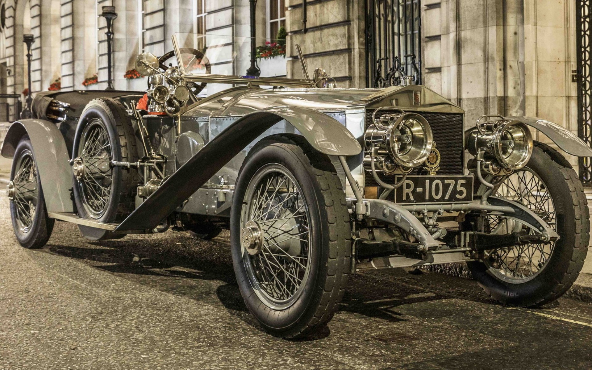 Μια απίθανη Rolls-Royce κάνει τη διαδρομή Λονδίνο - Εδιμβούργο (video)