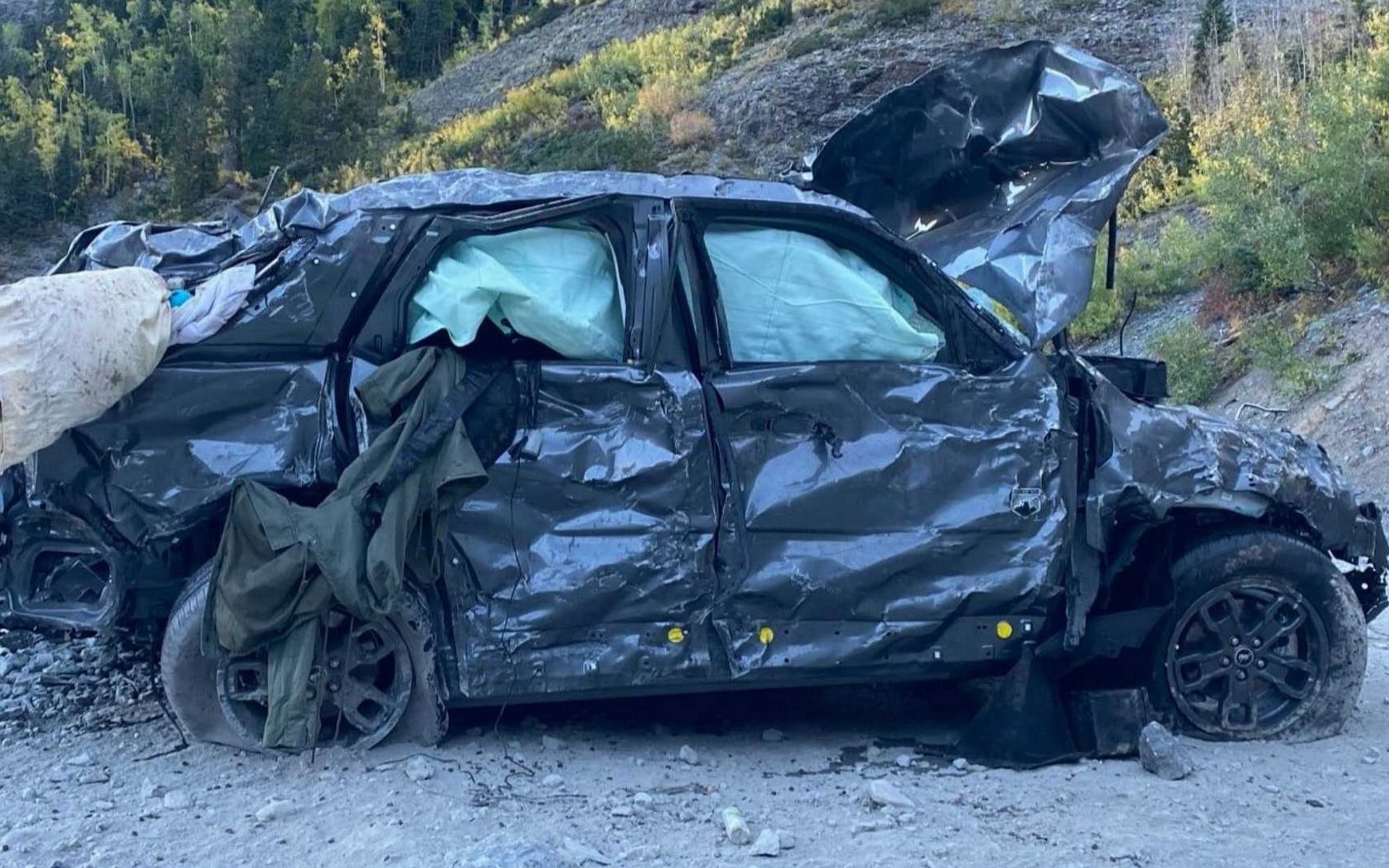 Ford Bronco πέφτει από γκρεμό 122 μέτρων!