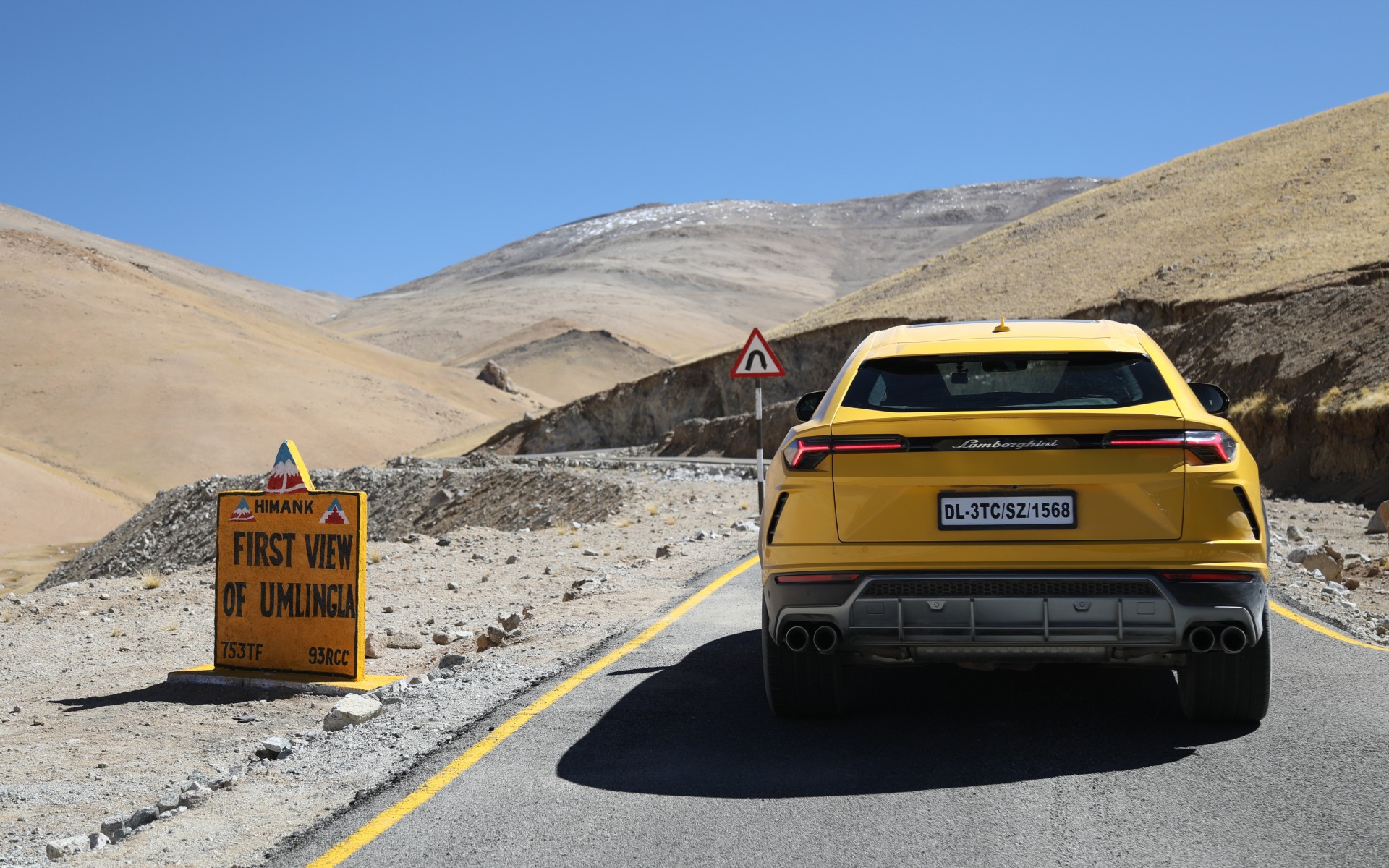 Η Lamborghini Urus στον πιο ψηλό δρόμο του κόσμου