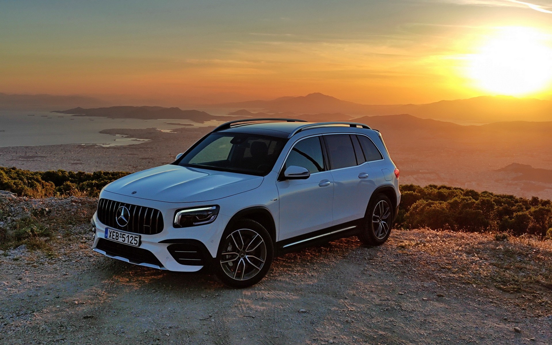 Δοκιμή Μercedes-AMG GLB 35 4MATIC: Dr AMG & Mrs GLB 