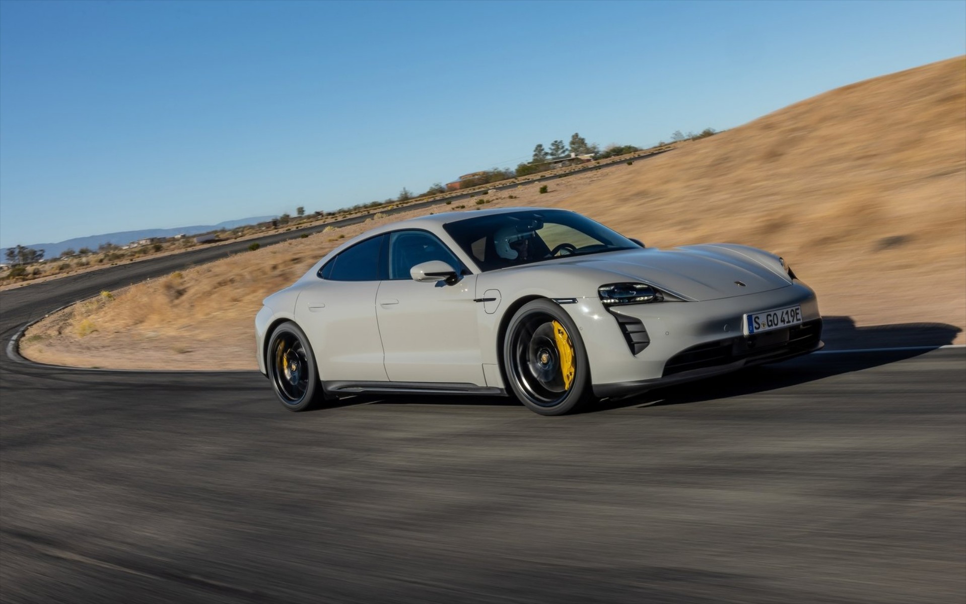 Porsche Taycan GTS: 598 ηλεκτρικοί ίπποι με αυτονομία 504 χιλιόμετρα!