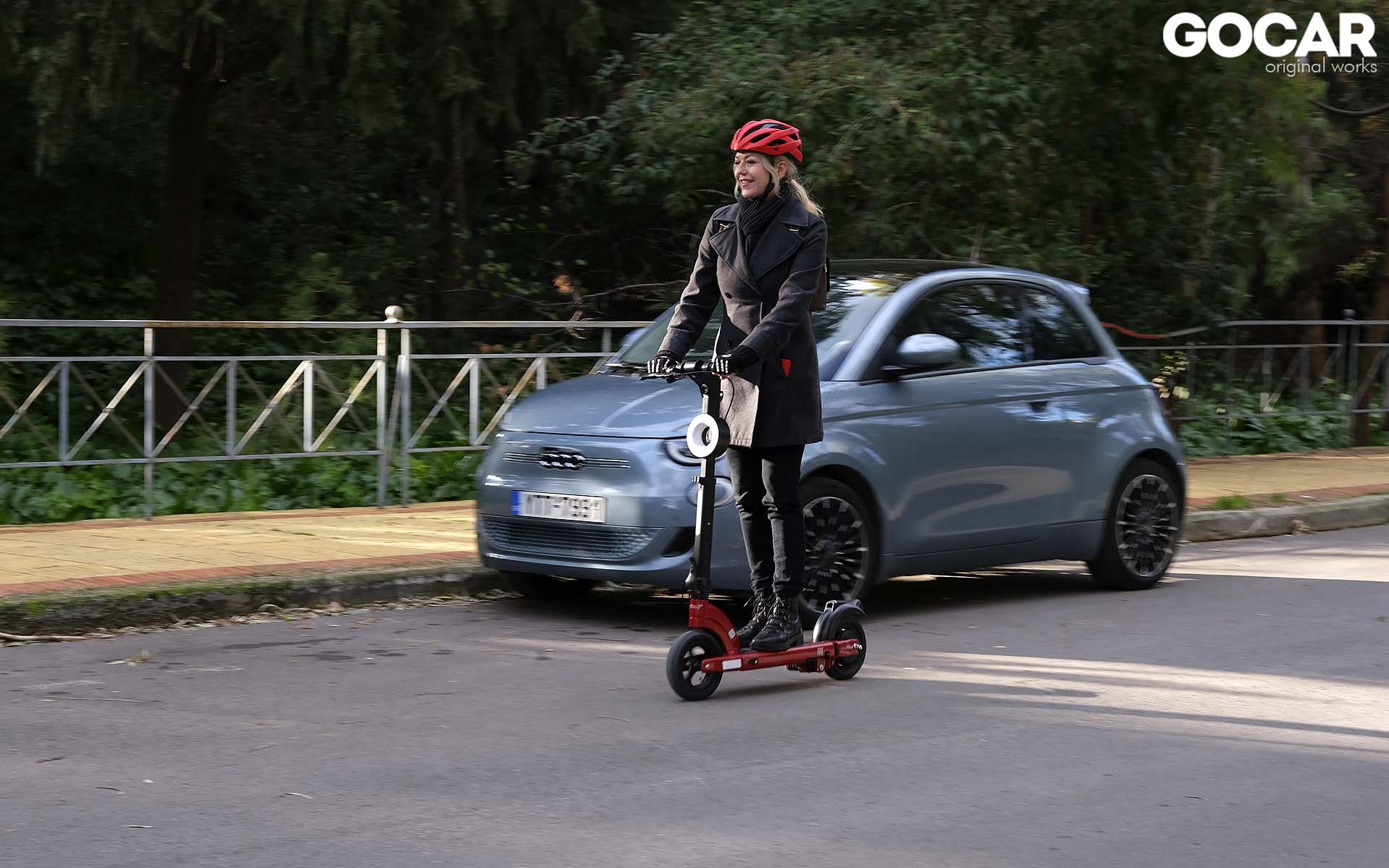 Οδηγούμε το eScooter FIAT 500 Iride: Γεμίζει το μάτι!