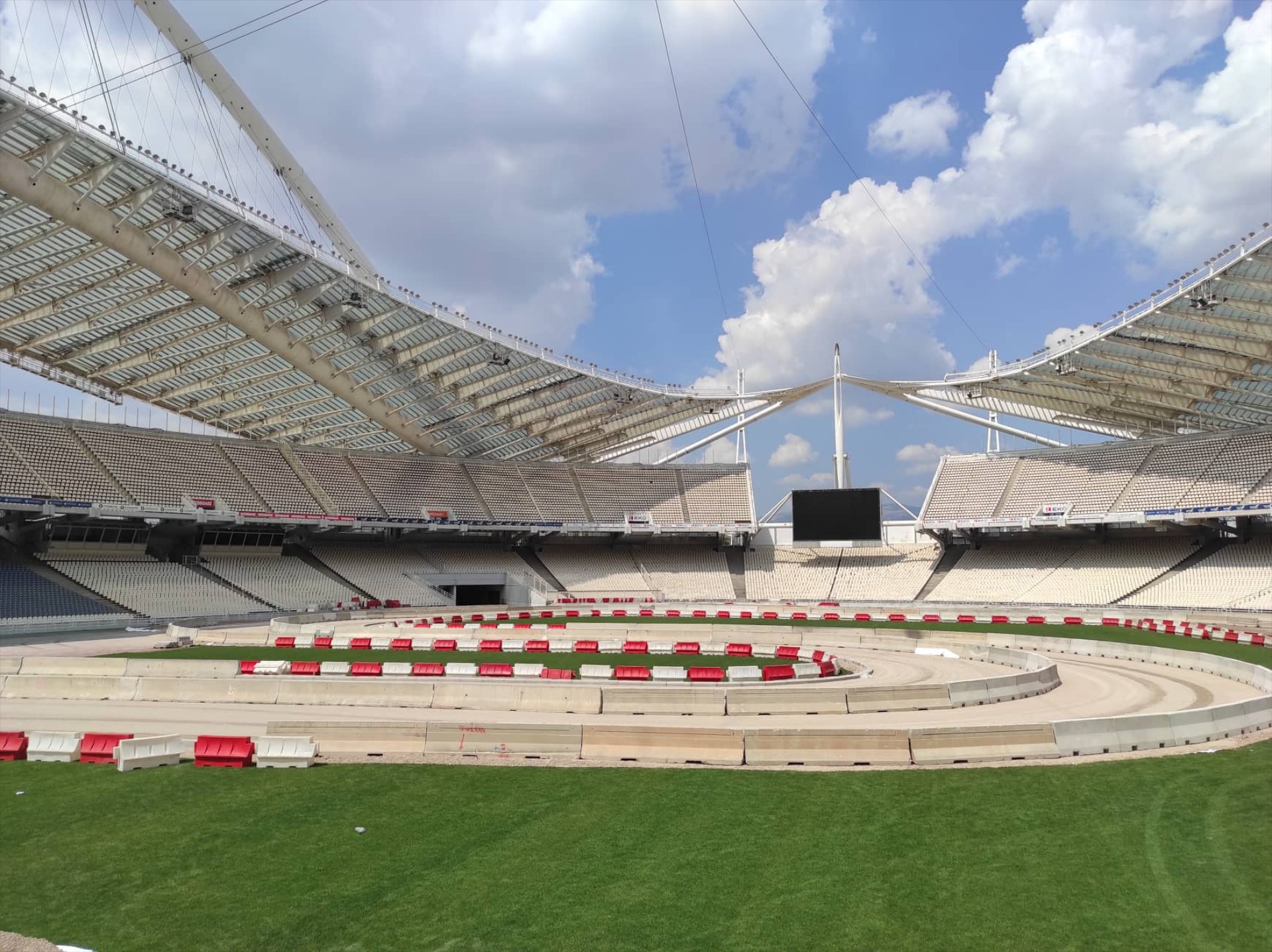 Ράλλυ Ακρόπολις: Μπήκαμε στο ΟΑΚΑ - Δες πώς φτιάχνεται η υπερειδική