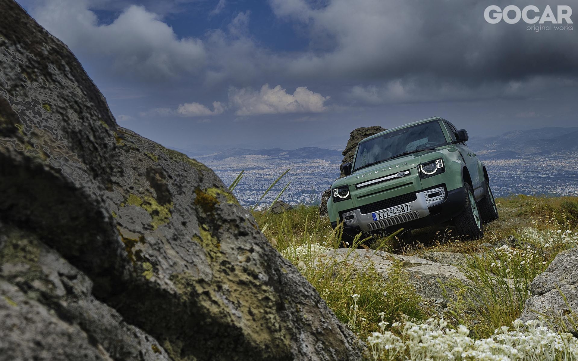 Δοκιμή Land Rover Defender 110 D300 75 Years: Alpha male SUV