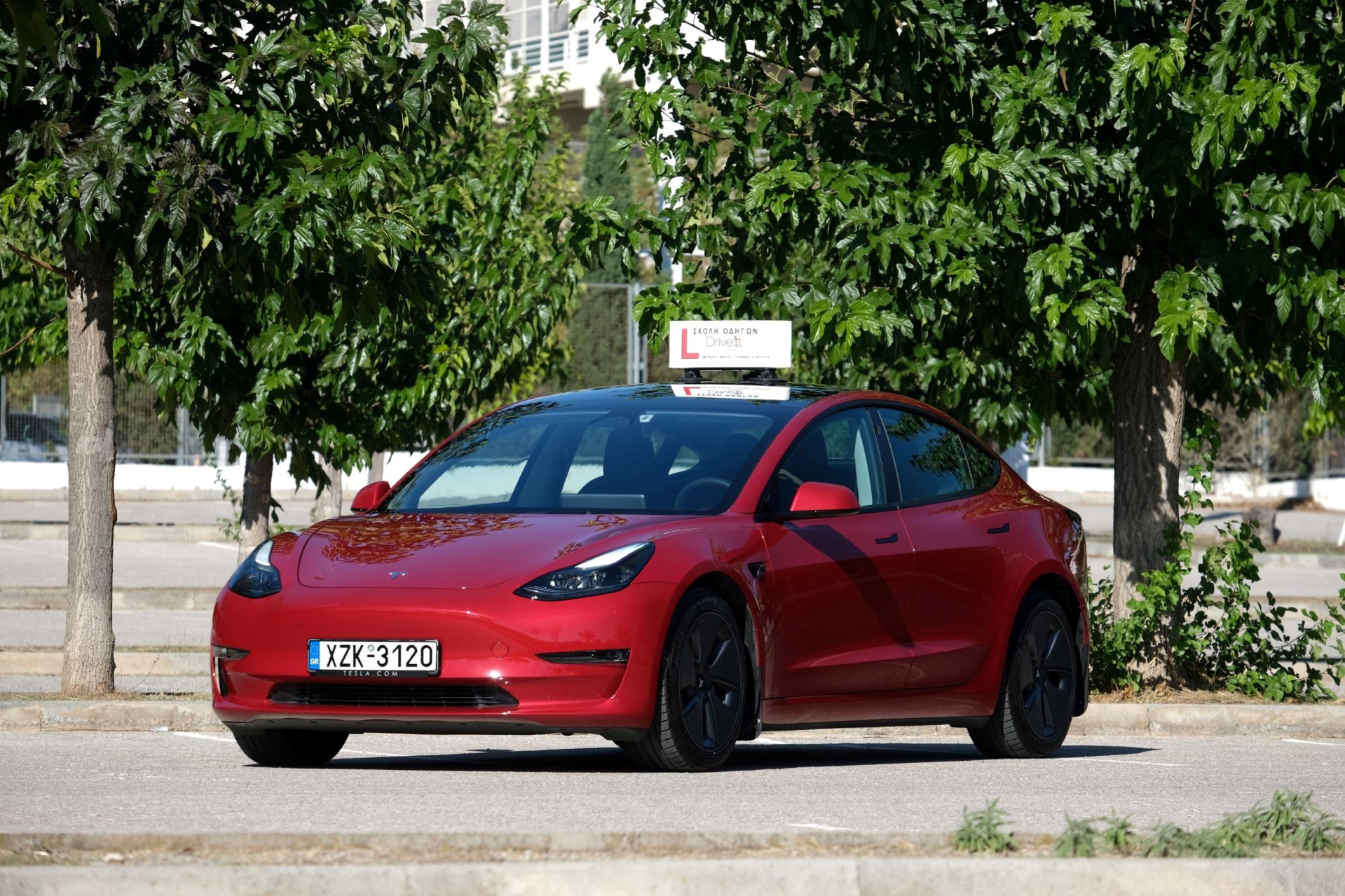 Αποκλειστικό: Η πρώτη σχολή οδηγών στην Ελλάδα με Tesla!