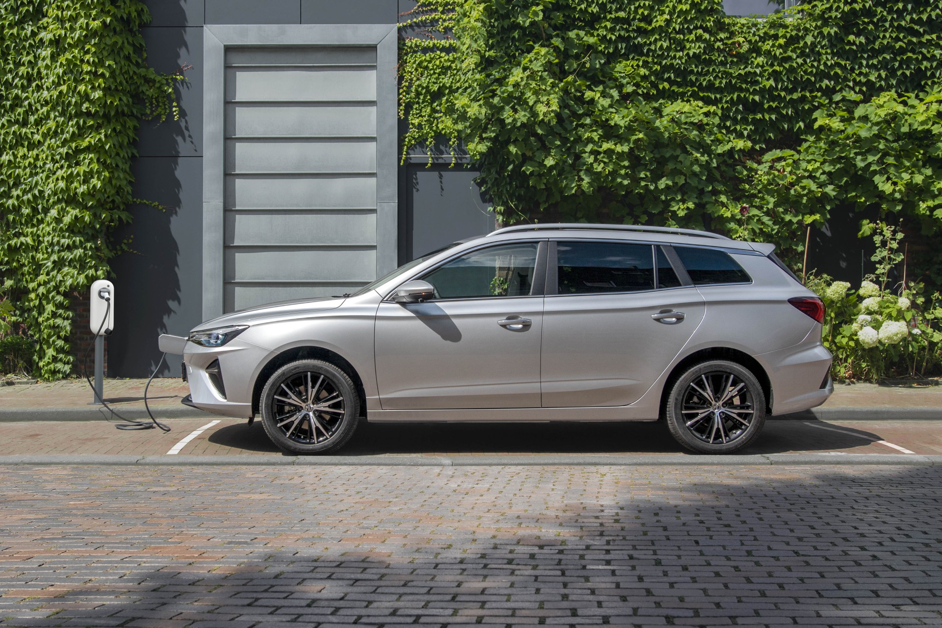 <br />
<b>Notice</b>: Undefined property: stdClass::$title in <b>/home/www3gocar/public_html/templates/t2024/ice_c/9a1326b63621589c2d0ae49576f7df8a09573c42_0.file.box.featured.tpl.php</b> on line <b>89</b><br />