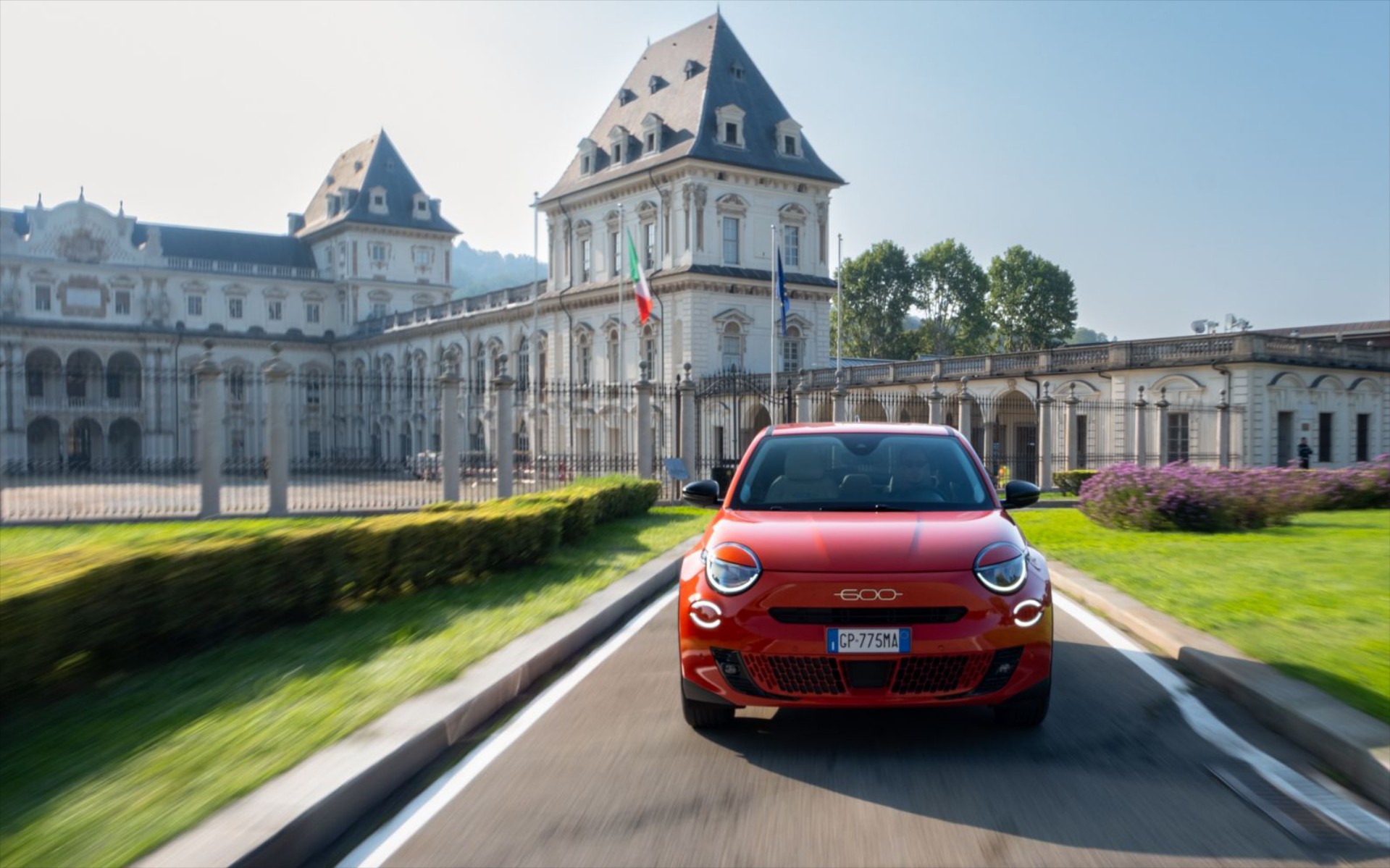 Οδηγούμε το ηλεκτρικό FIAT 600e στο Τορίνο