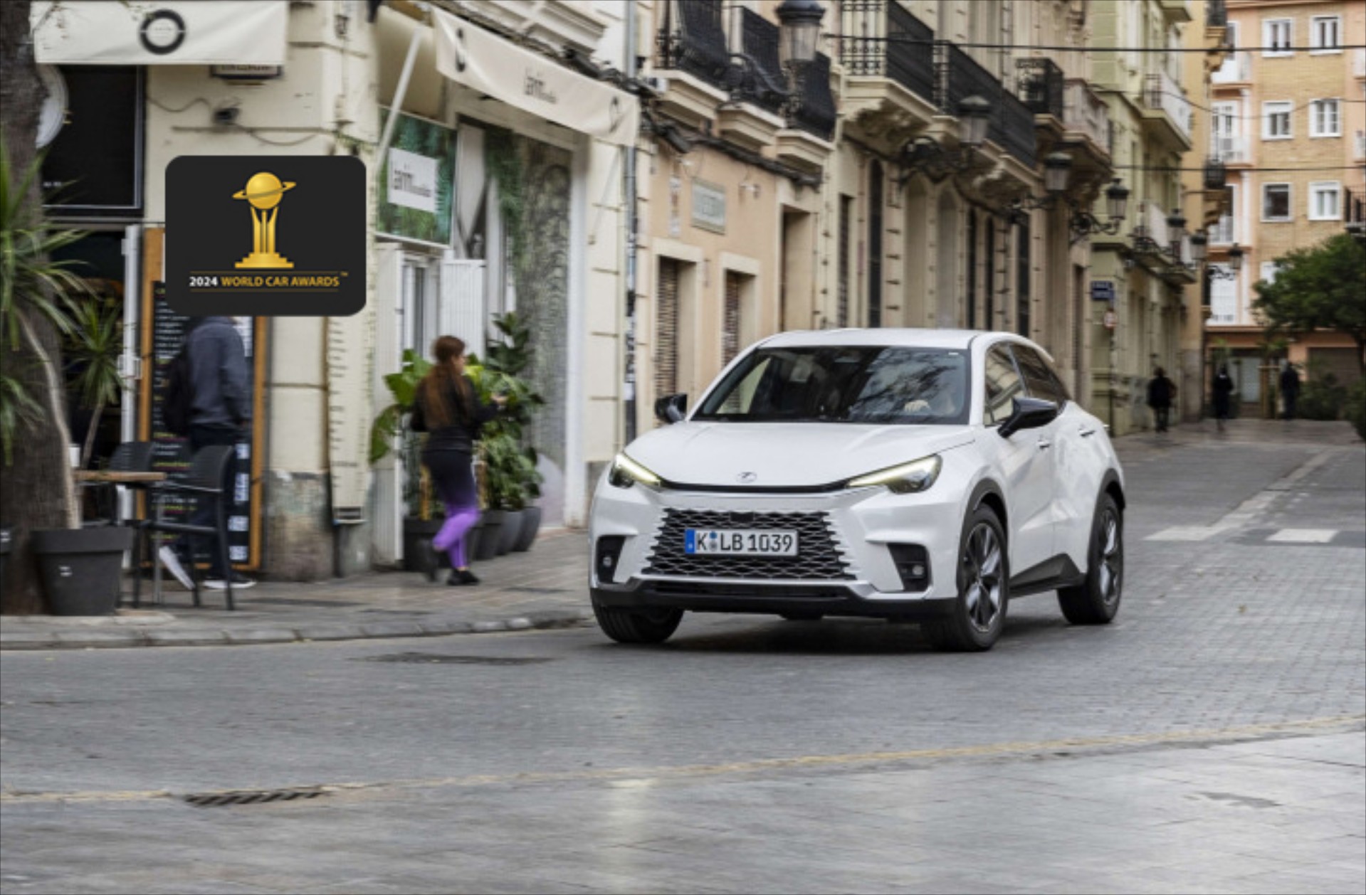 Οδηγούμε το νέο Lexus LBX: Ταράζει τα νερά το premium B-SUV