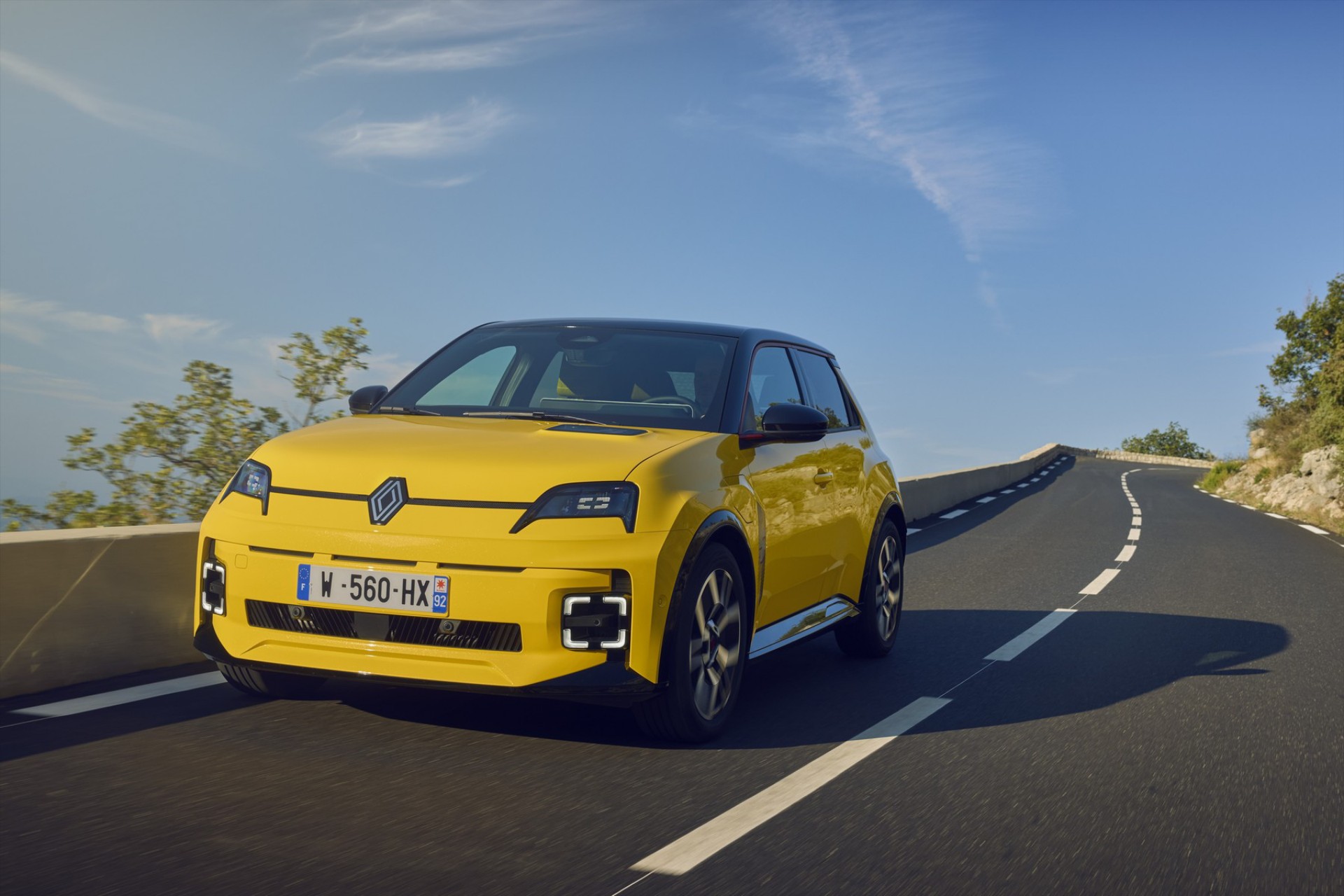 Οδηγούμε το νέο Renault 5 E-Tech – Χαρισματικό