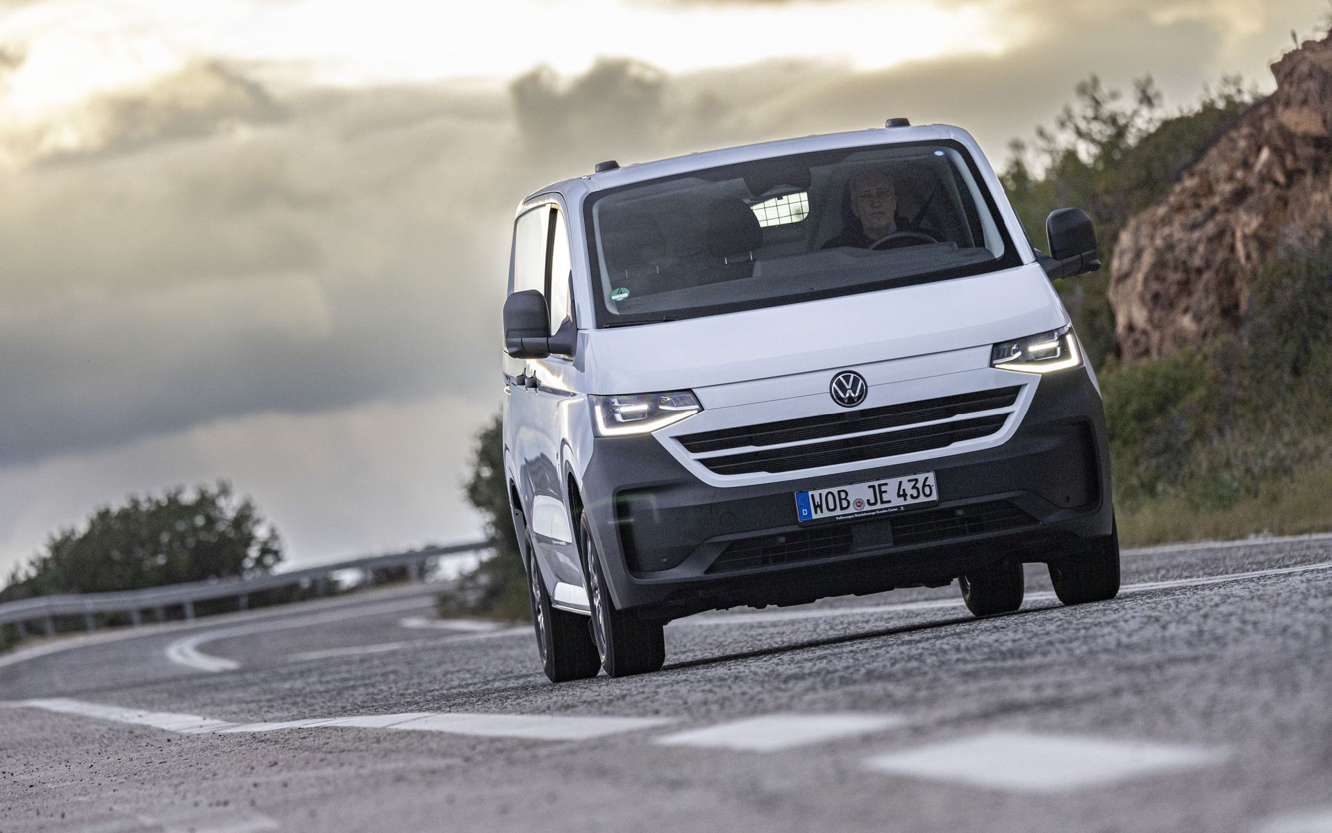 Οδηγούμε στο Λαύριο το νέο Volkswagen Transporter - Οι τιμές στην Ελλάδα