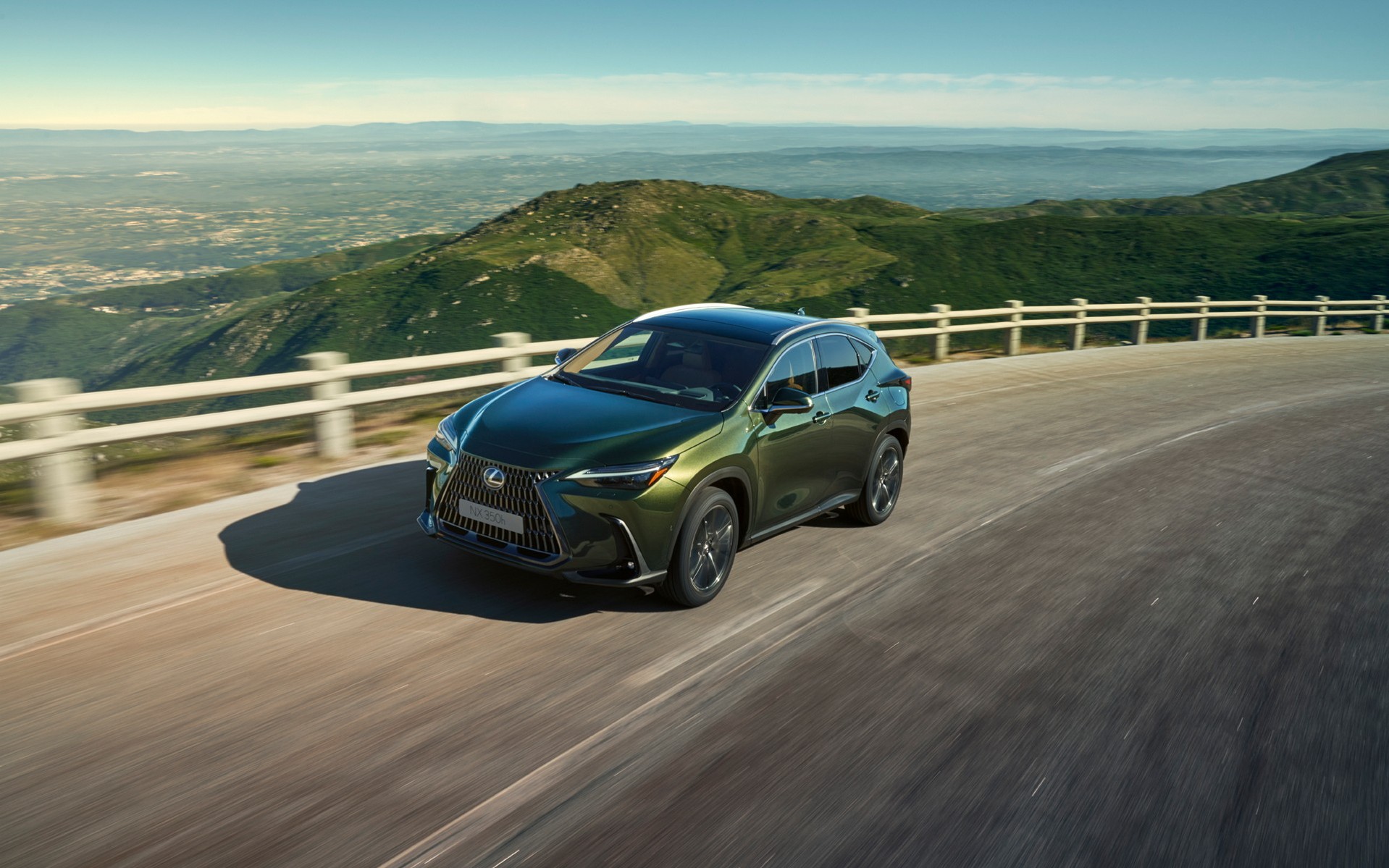 Lexus NX: Το σπορ πολυτελές SUV με 309 ίππους και κατανάλωση 1,1 lt/100 km!