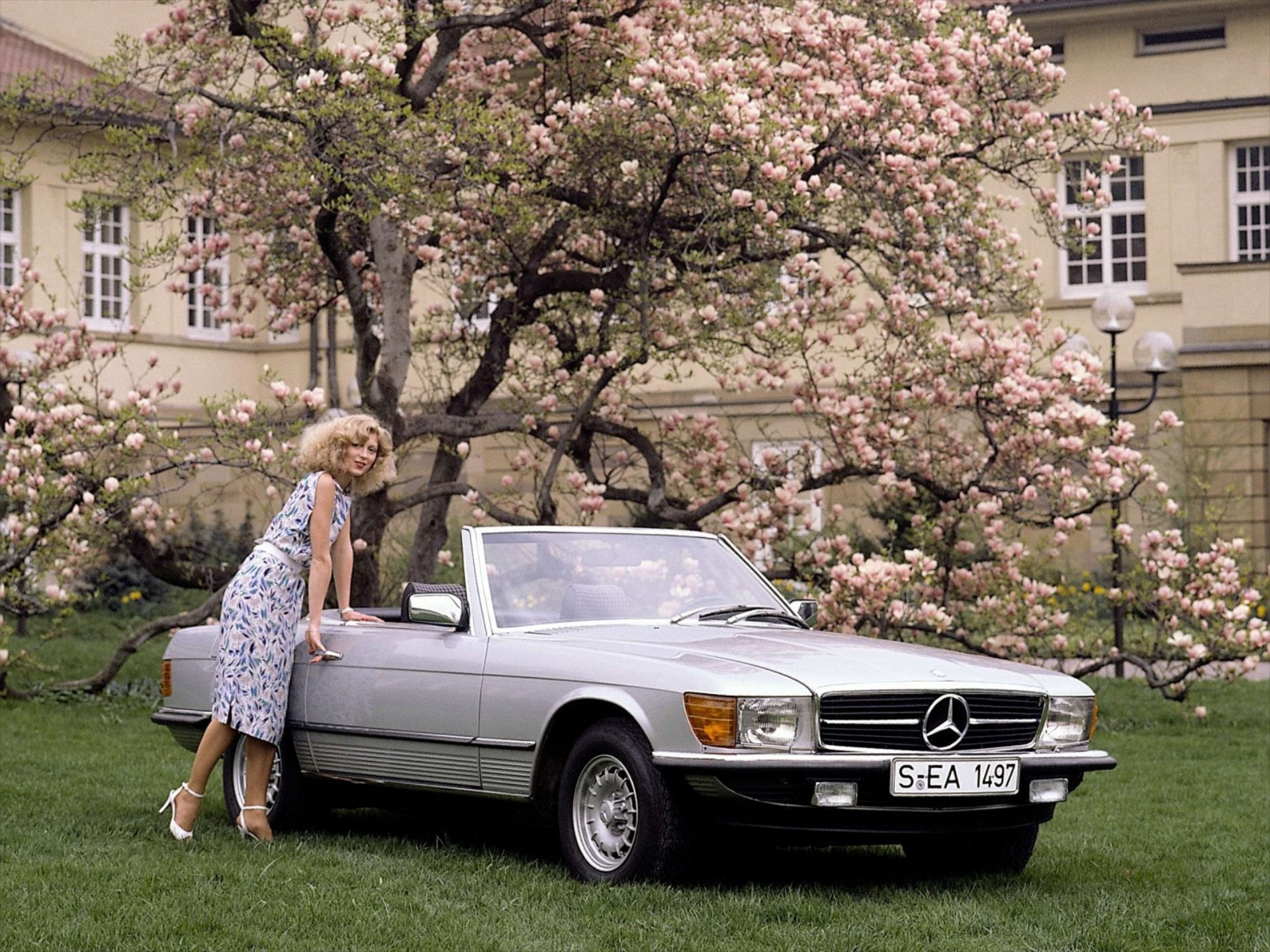 Mercedes SL (107 series)