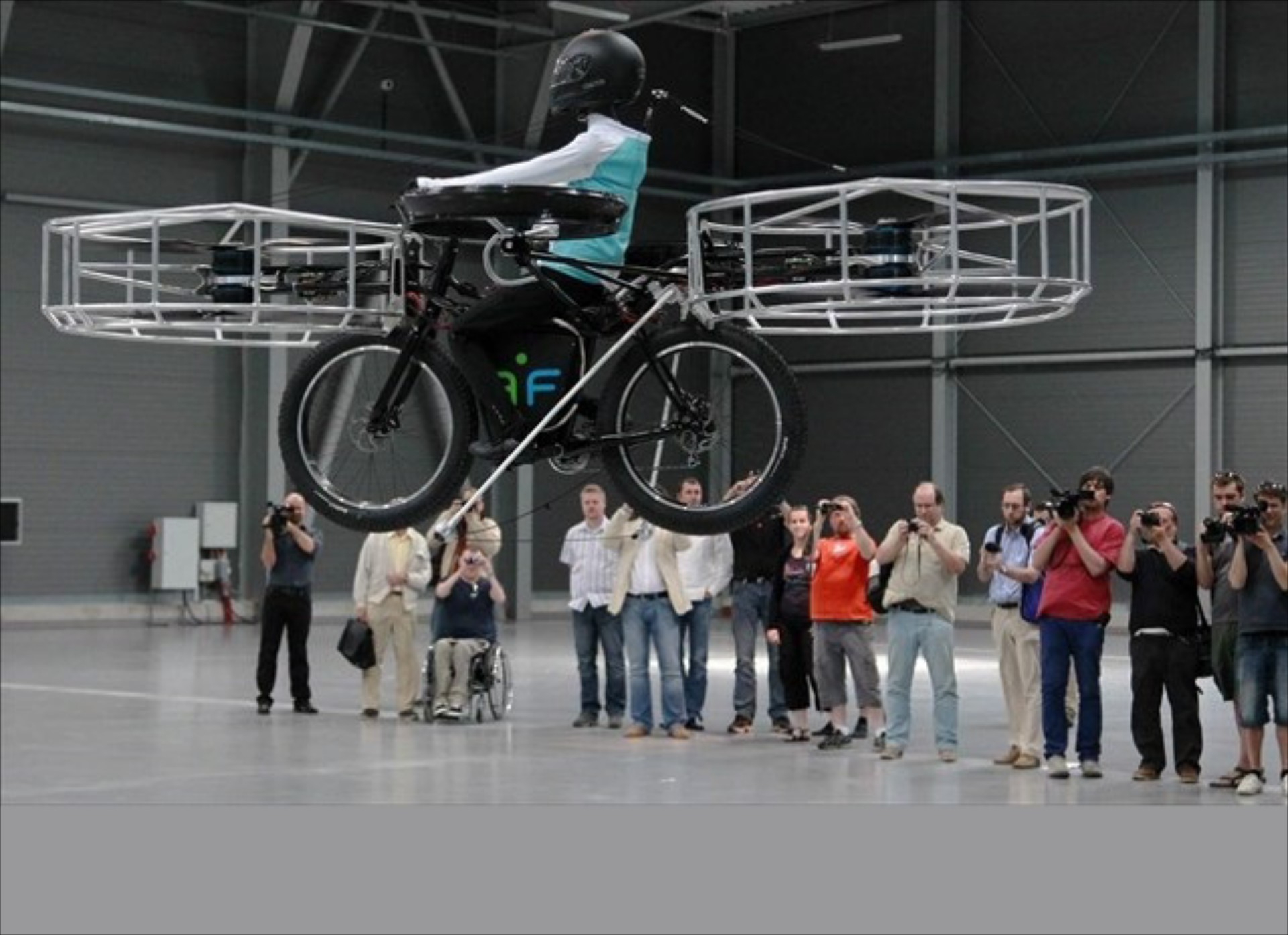 Πετάει πετάει το... ποδήλατο (με video)