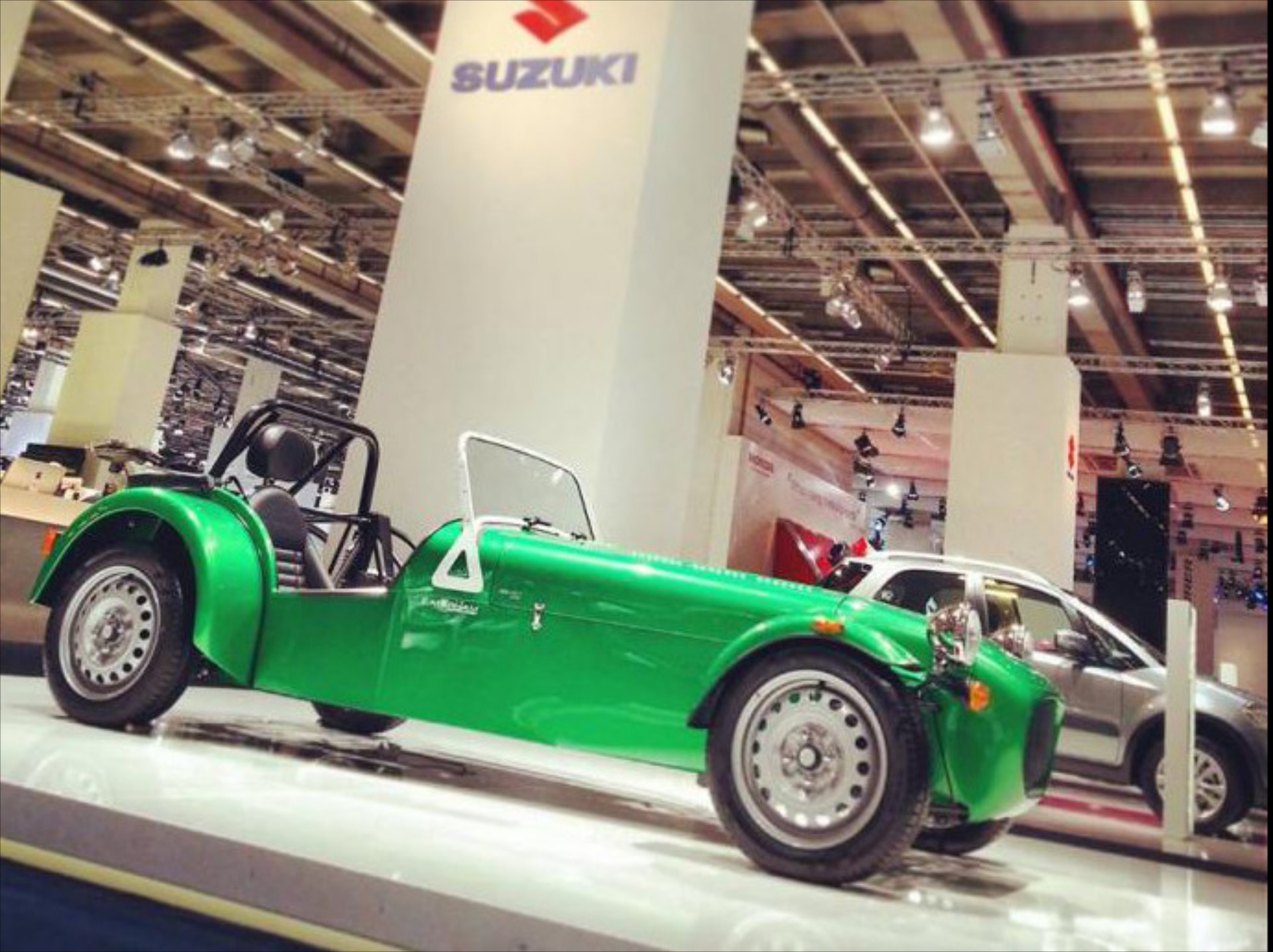 Νέο Caterham με κινητήρα Suzuki