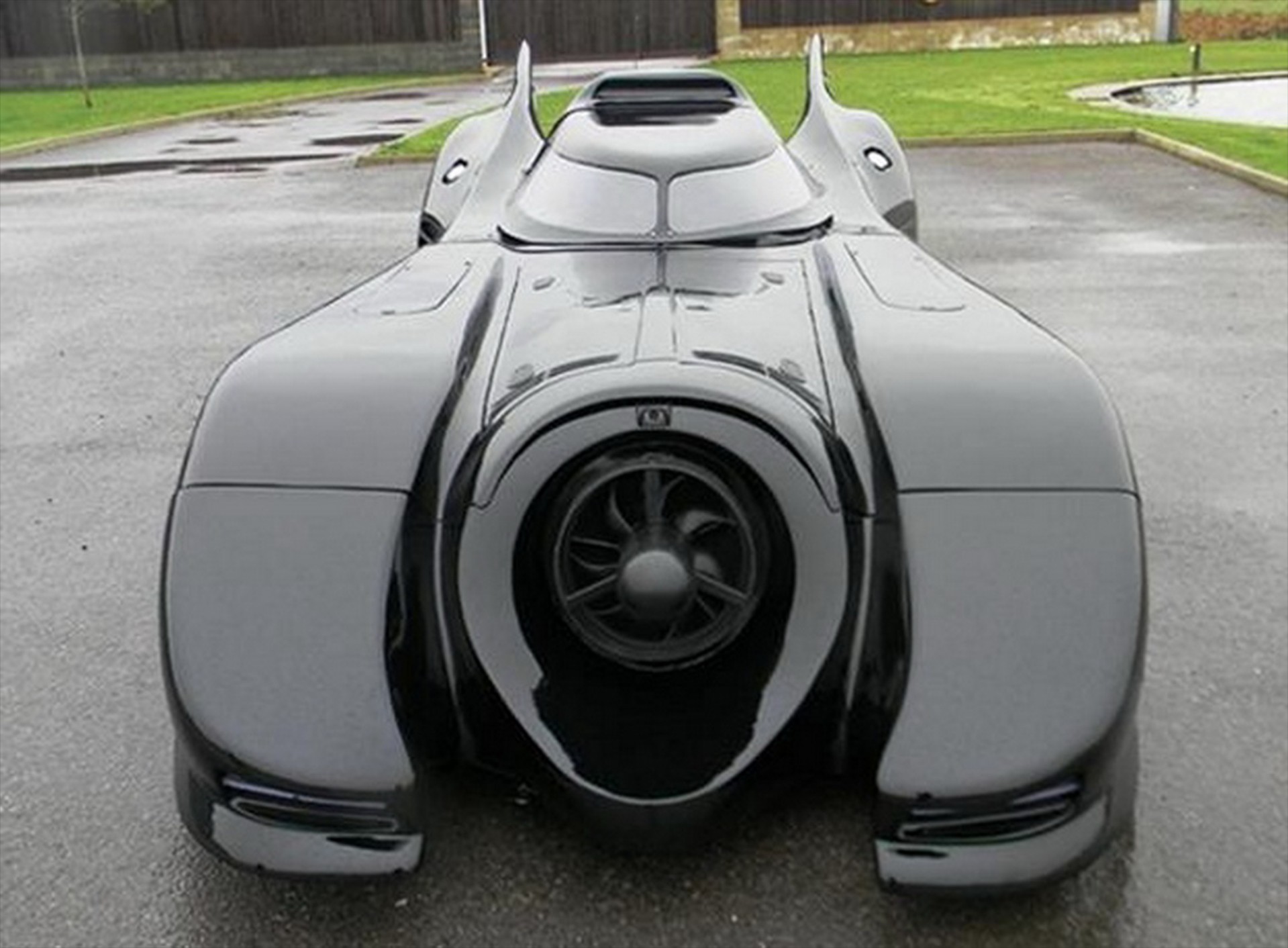 Λειτουργικό Batmobile με φλογοβόλο 