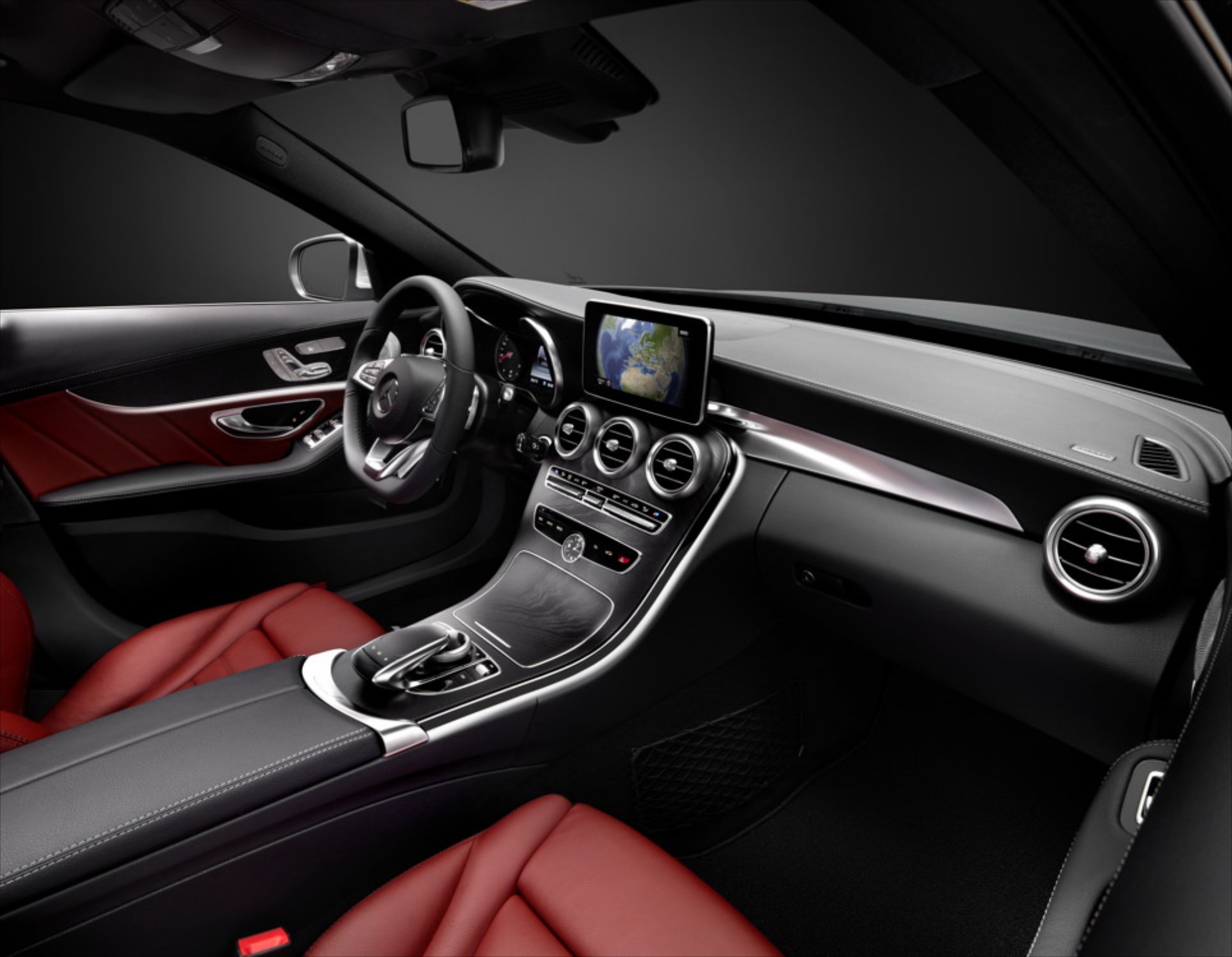 Νέα Mercedes-Benz C-Class εκ των έσω: Αναζητώντας τη νέα κλάση