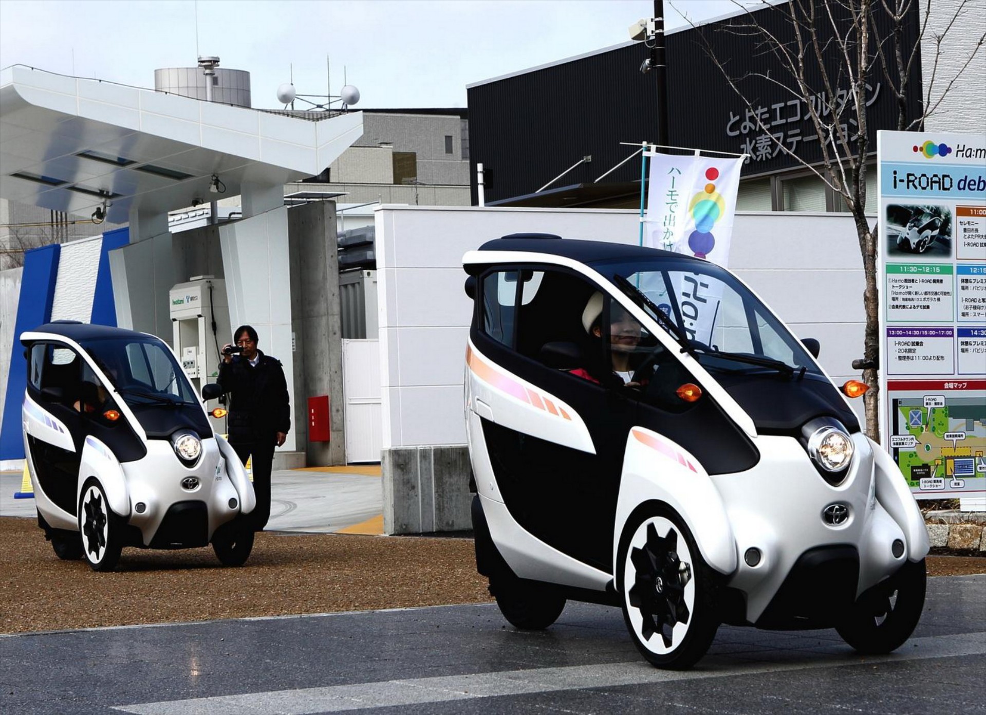 Το Toyota i-ROAD παίρνει τους δρόμους